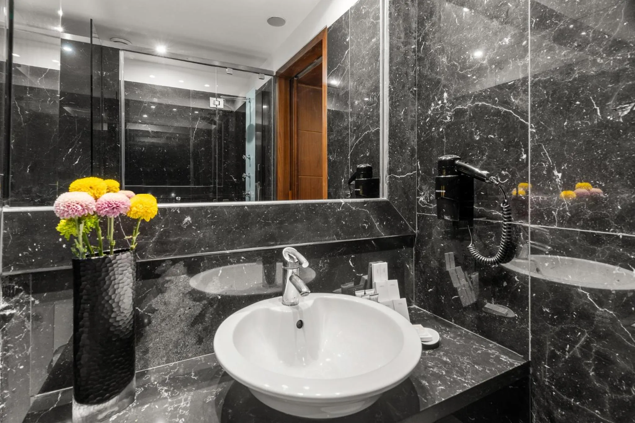 Bathroom in Athenaeum Eridanus Luxury Hotel