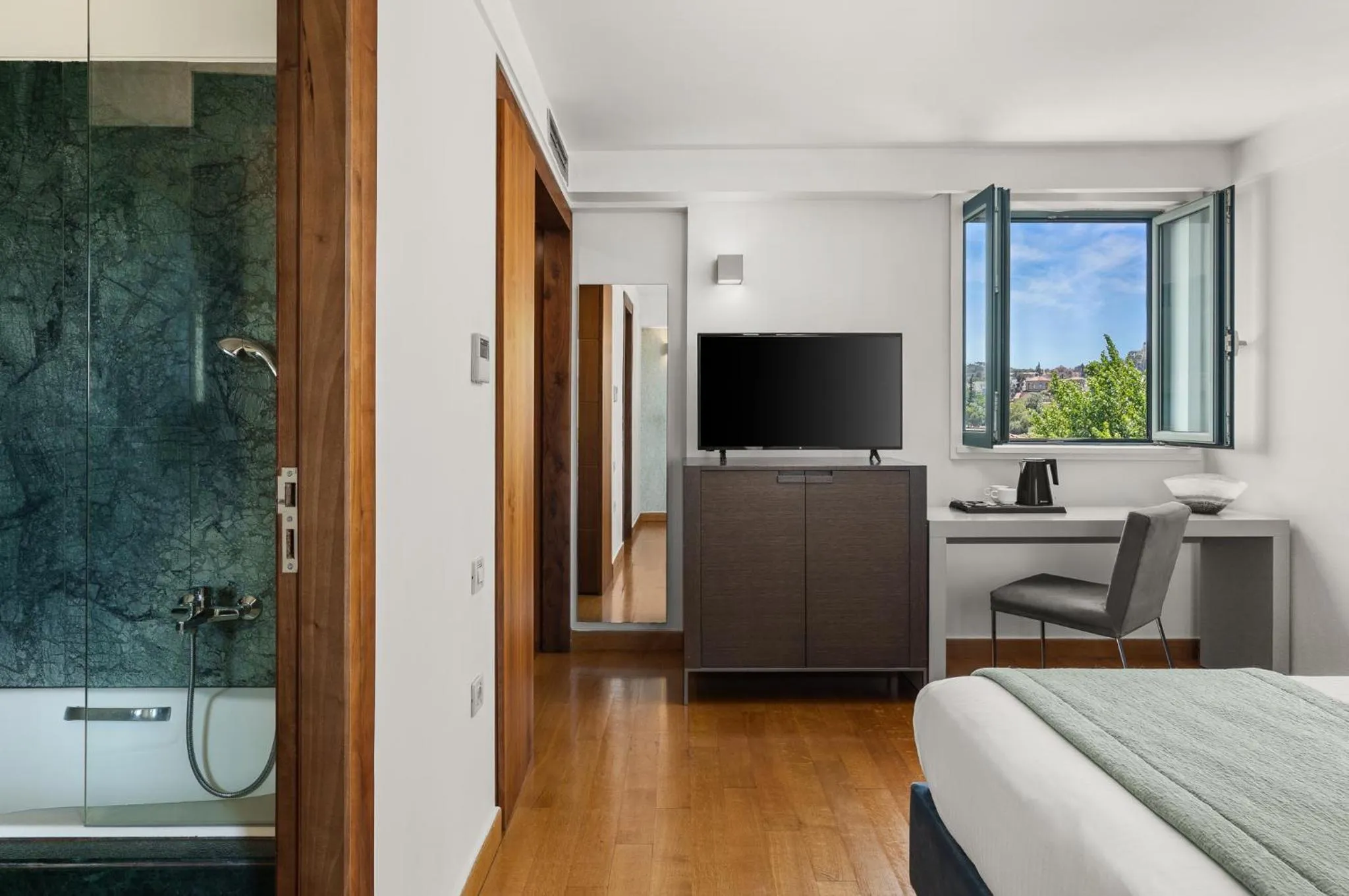 Bathroom, Bed in Athenaeum Eridanus Luxury Hotel