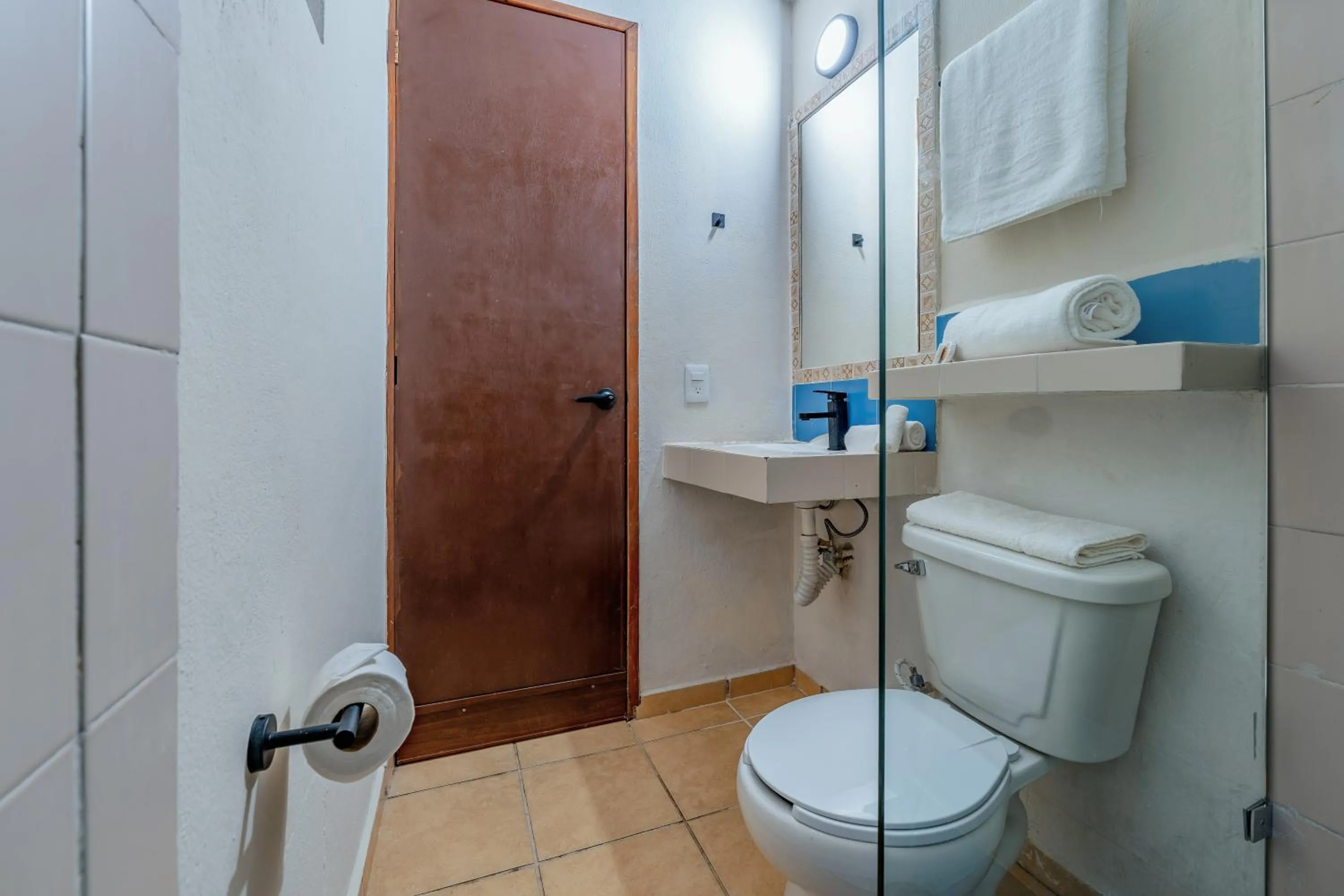 Bathroom in Hotel Brisas 5a AV, Playa del Carmen