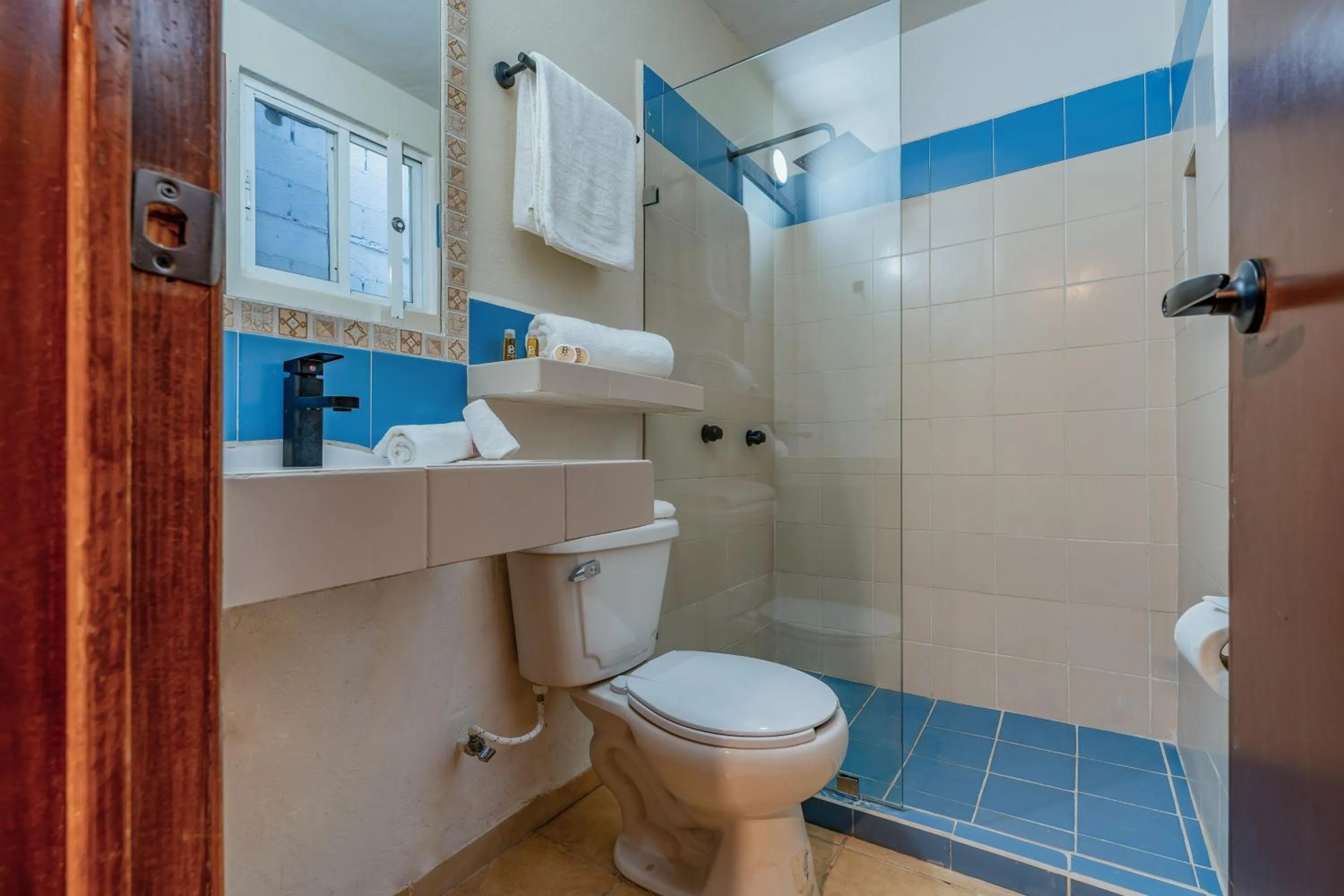 Shower in Hotel Brisas 5a AV, Playa del Carmen