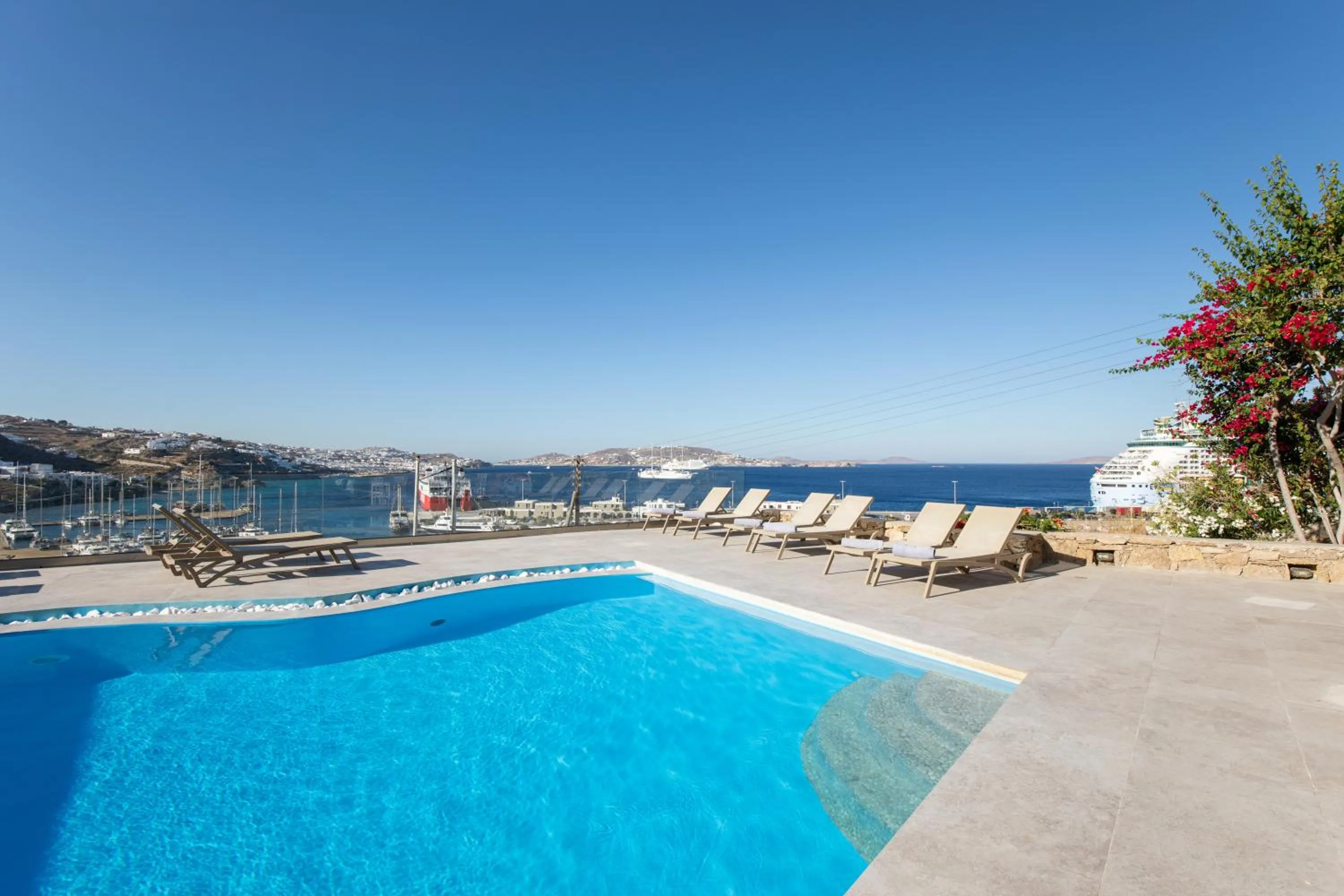 Swimming pool in Paradision Hotel