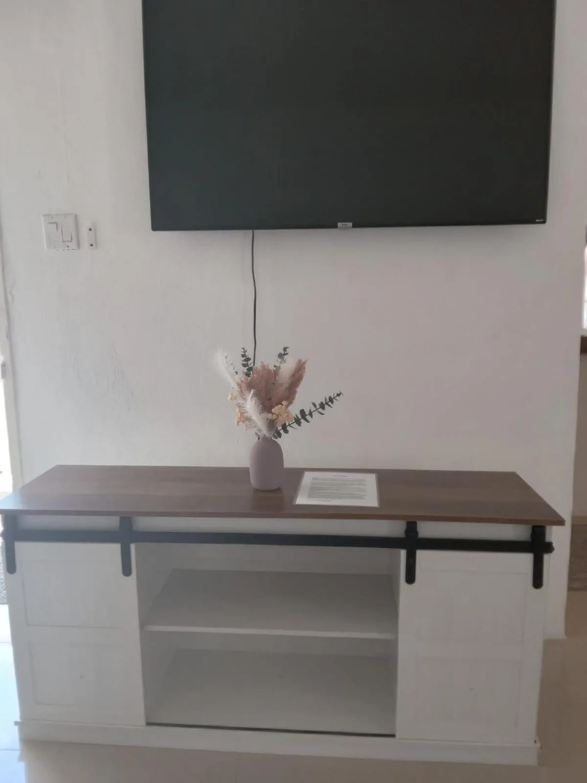 TV and multimedia in Comfy Guest Rooms