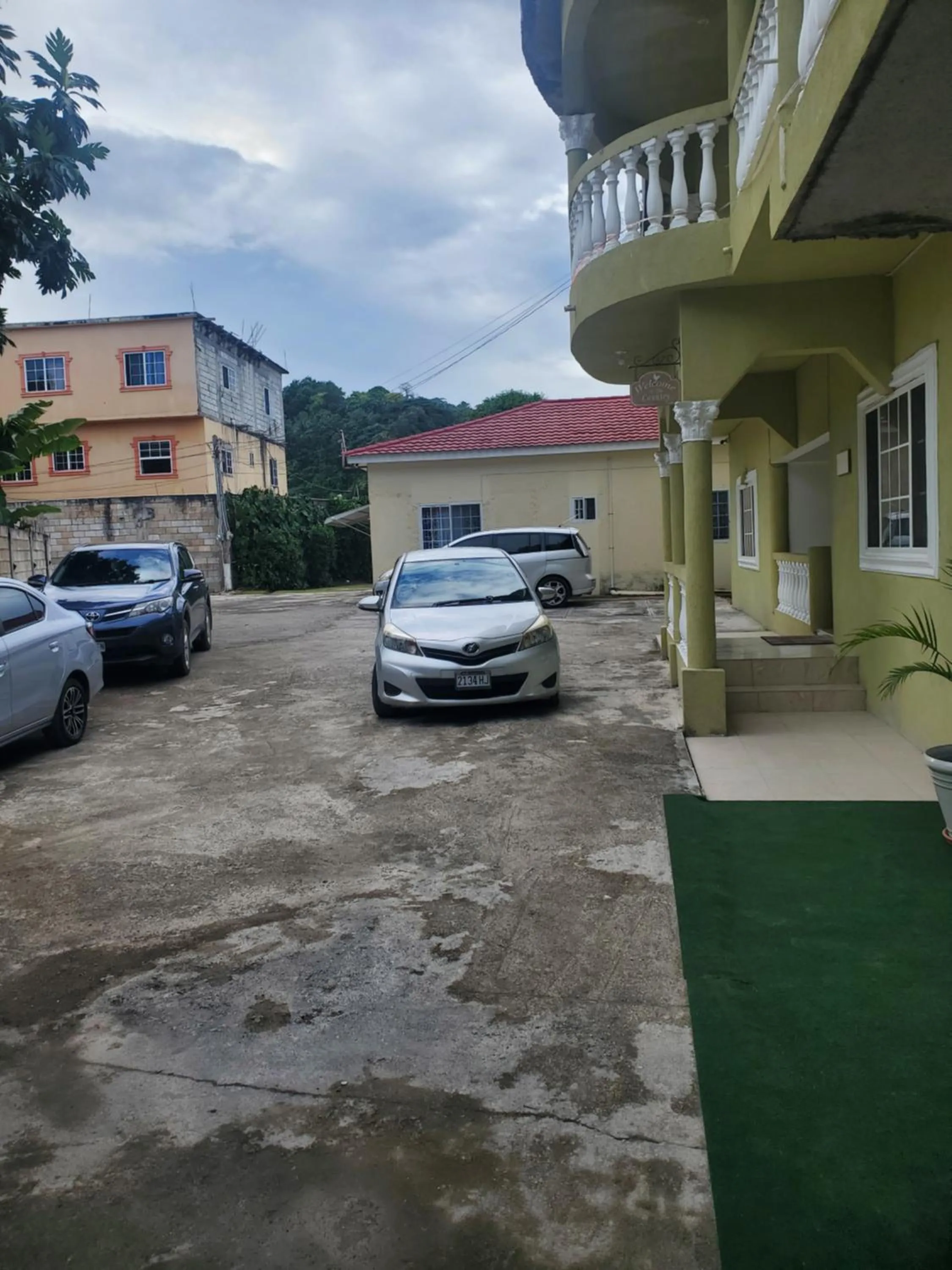 Parking in Comfy Guest Rooms