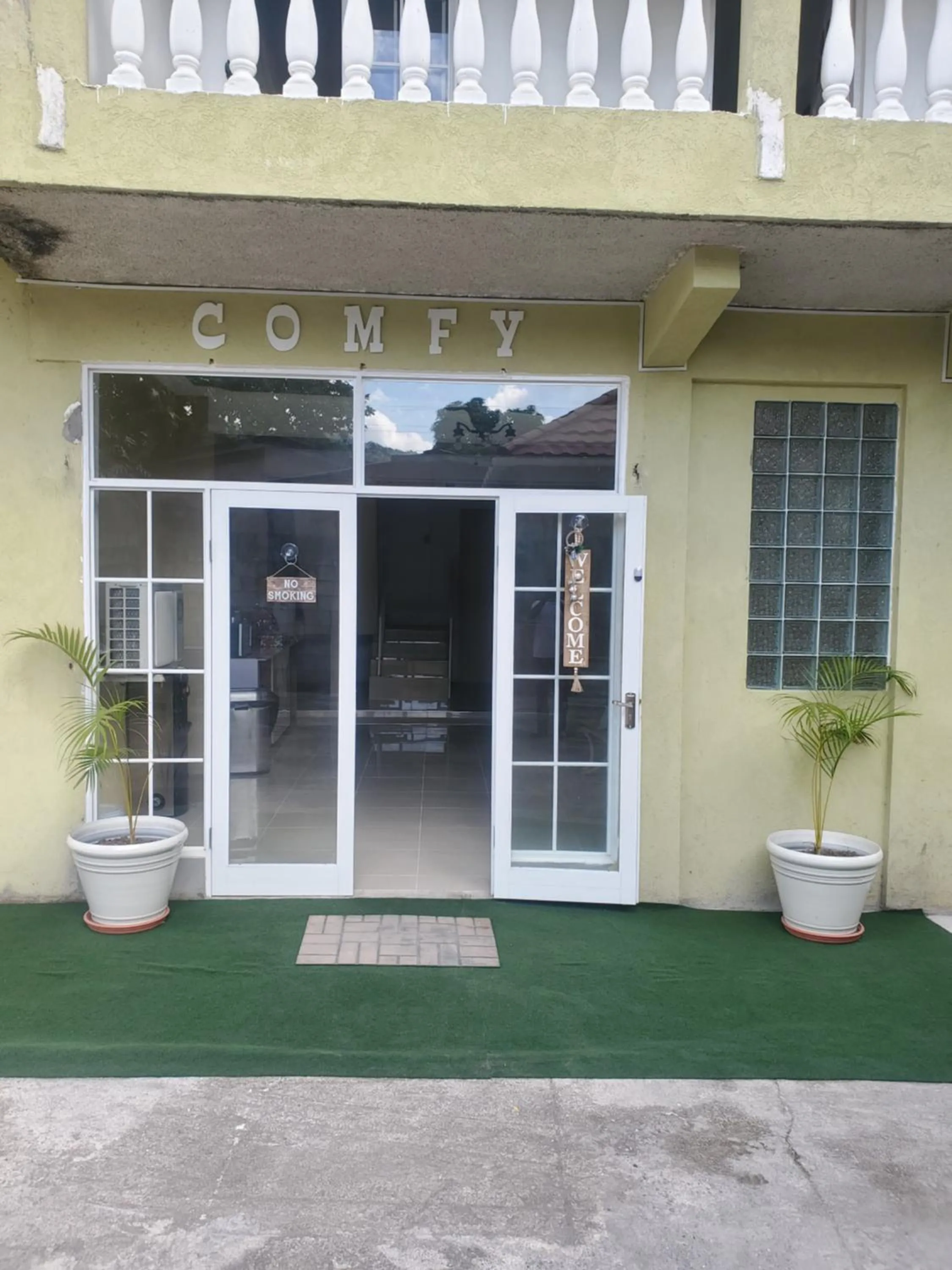 Facade/entrance in Comfy Guest Rooms