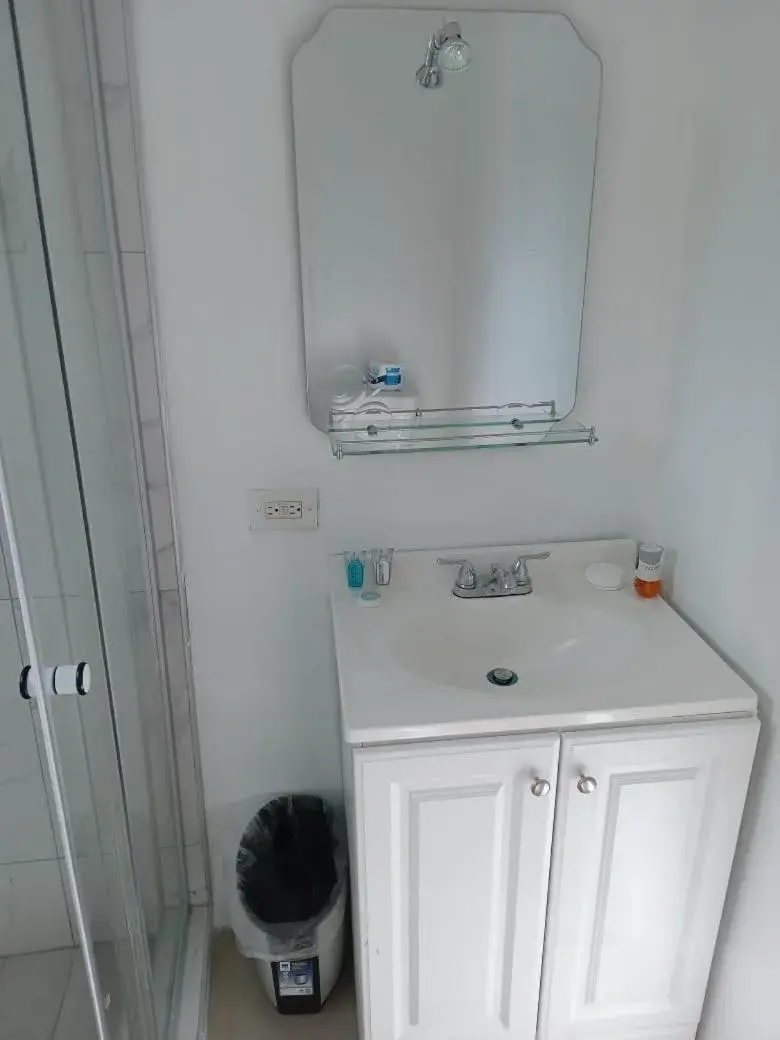 Double Room in Comfy Guest Rooms Double Room in Comfy Guest Rooms