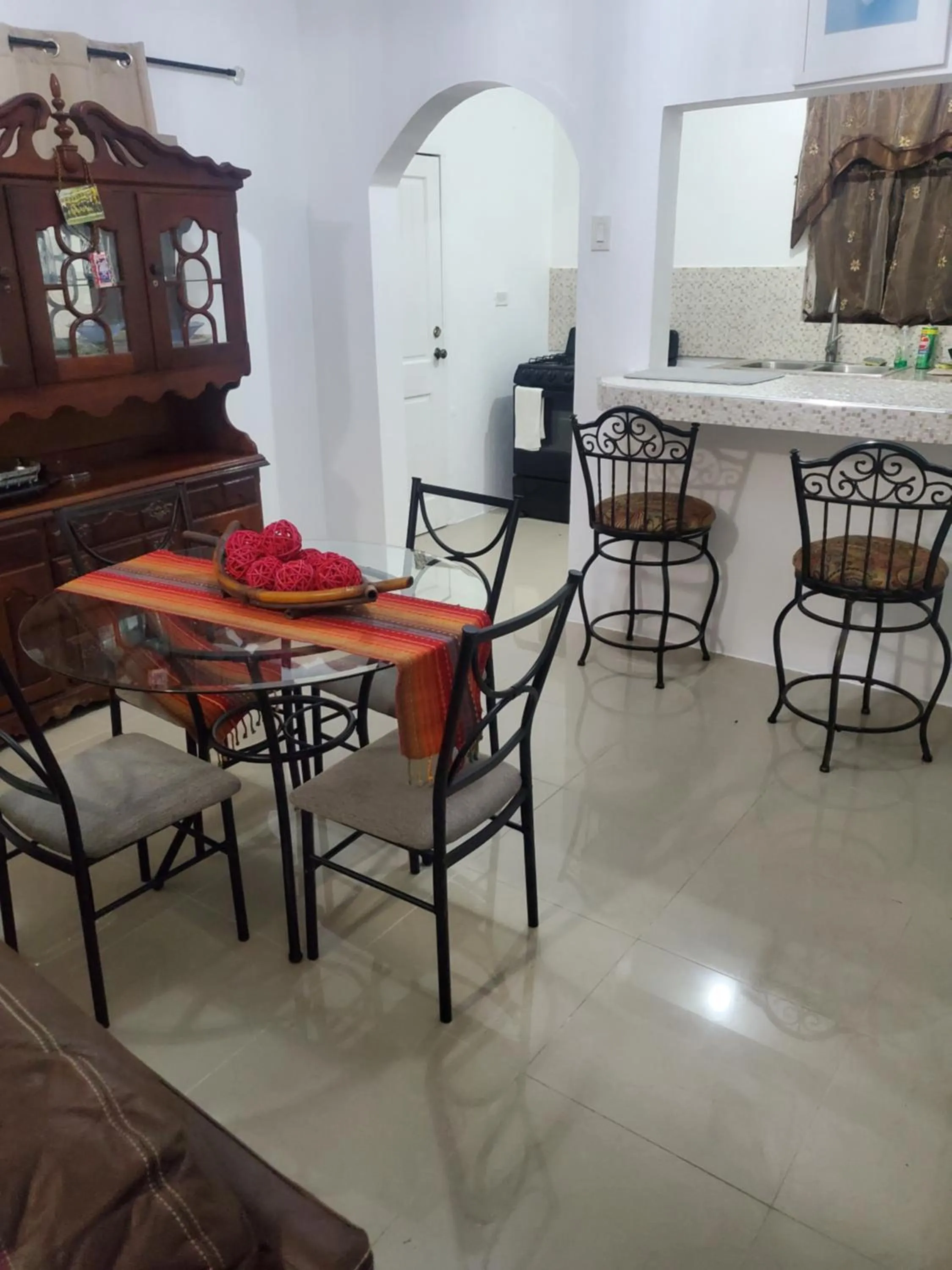 Dining area in Comfy Guest Rooms