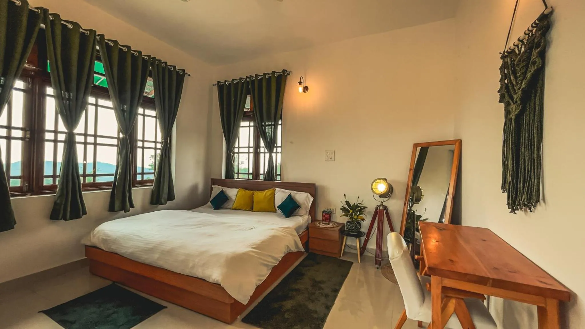 Bedroom, Bed in Flashpackers Bir - Rooms & Dorms