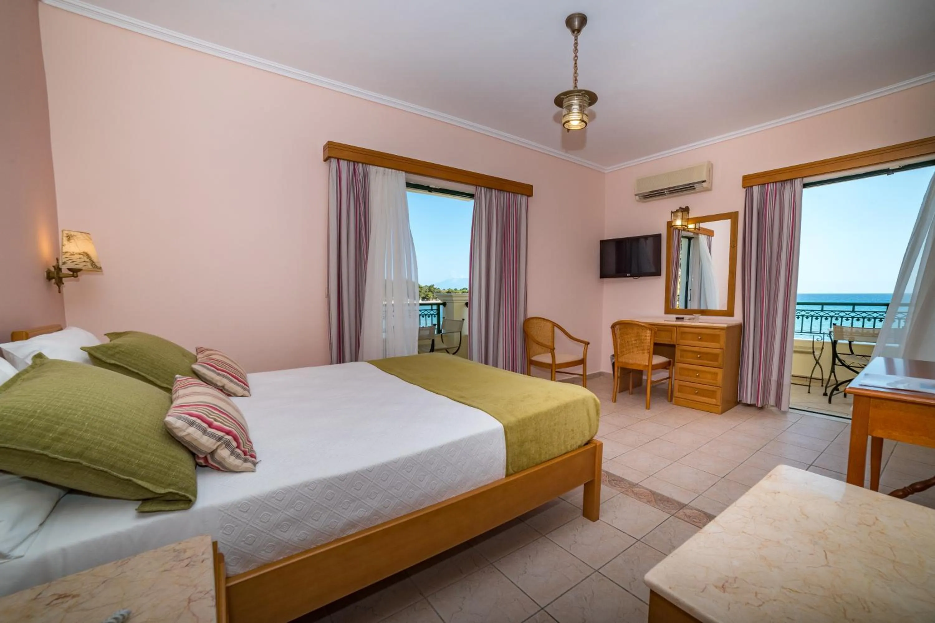 Bedroom, Bed in Andreolas Luxury Suites