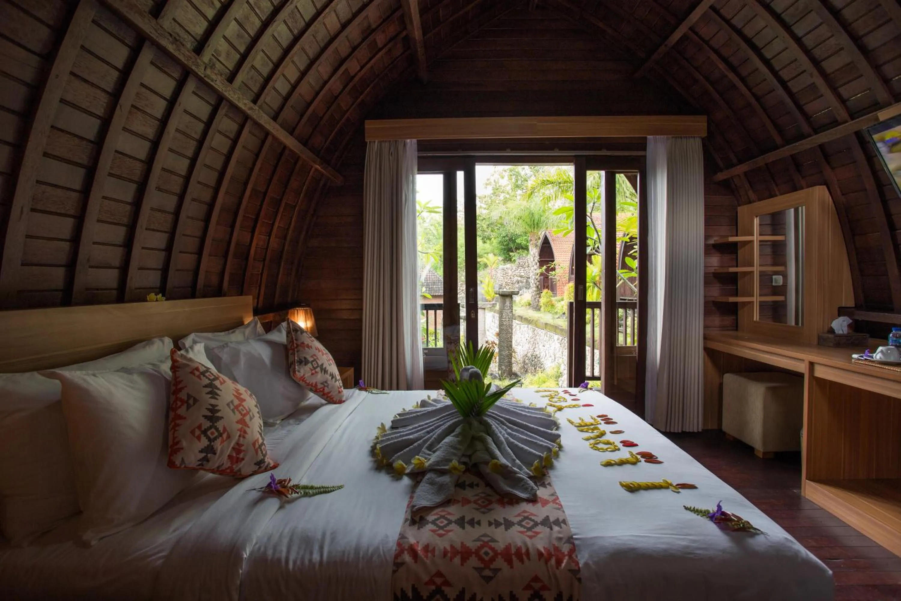 Bed in Klumpu Hill Villas Nusa Penida