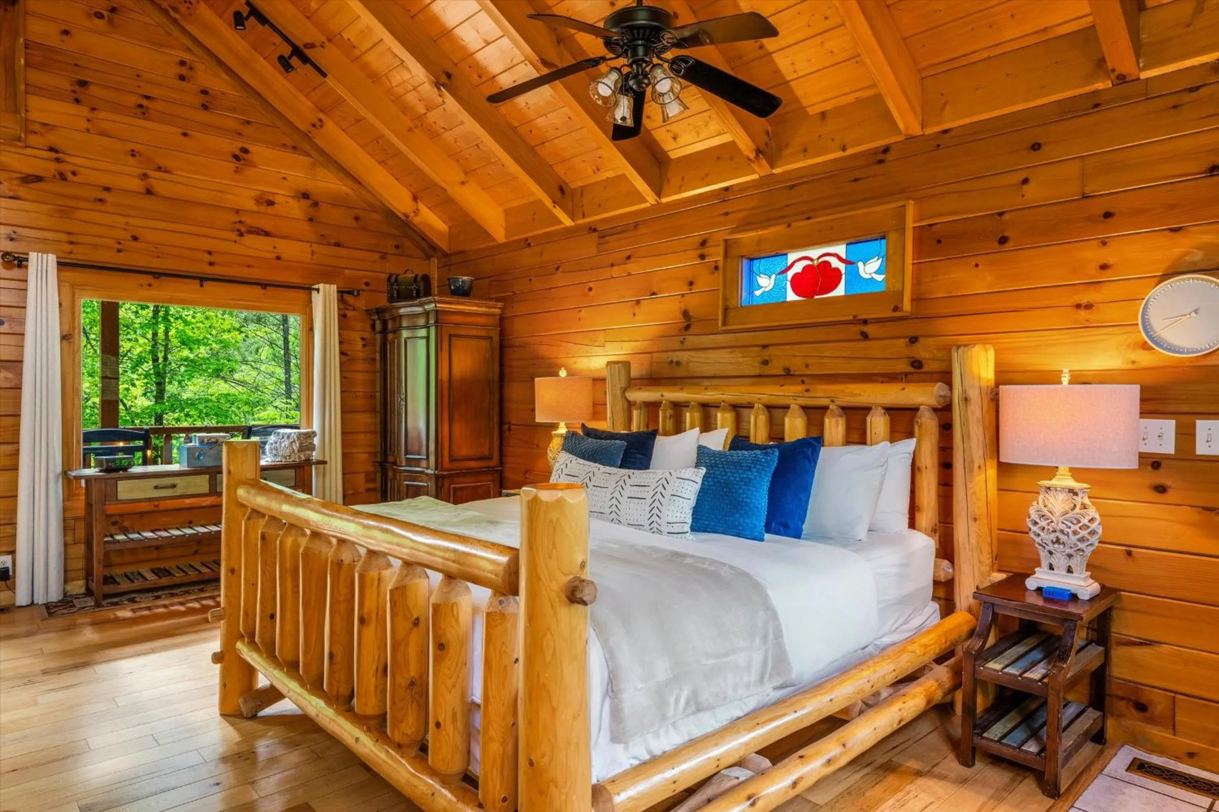 Bed in Love Me Tender Studio Cabin