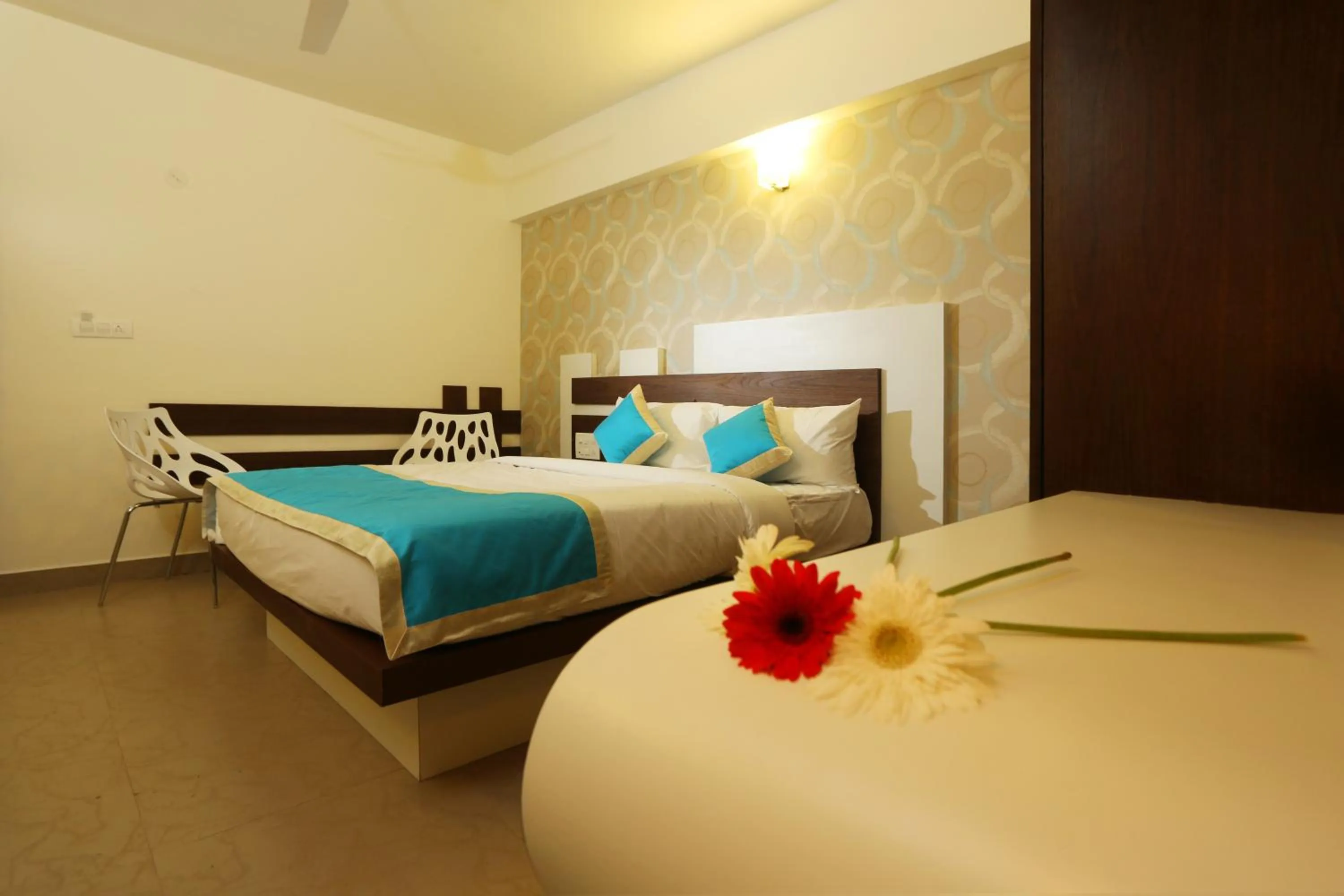 Photo of the whole room, Bed in moriz inz