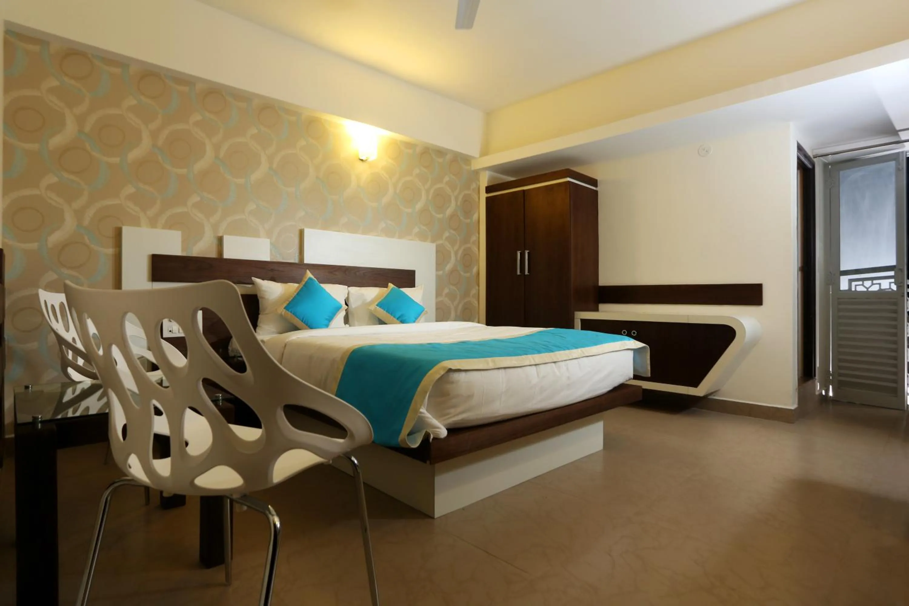 Photo of the whole room, Bed in moriz inz