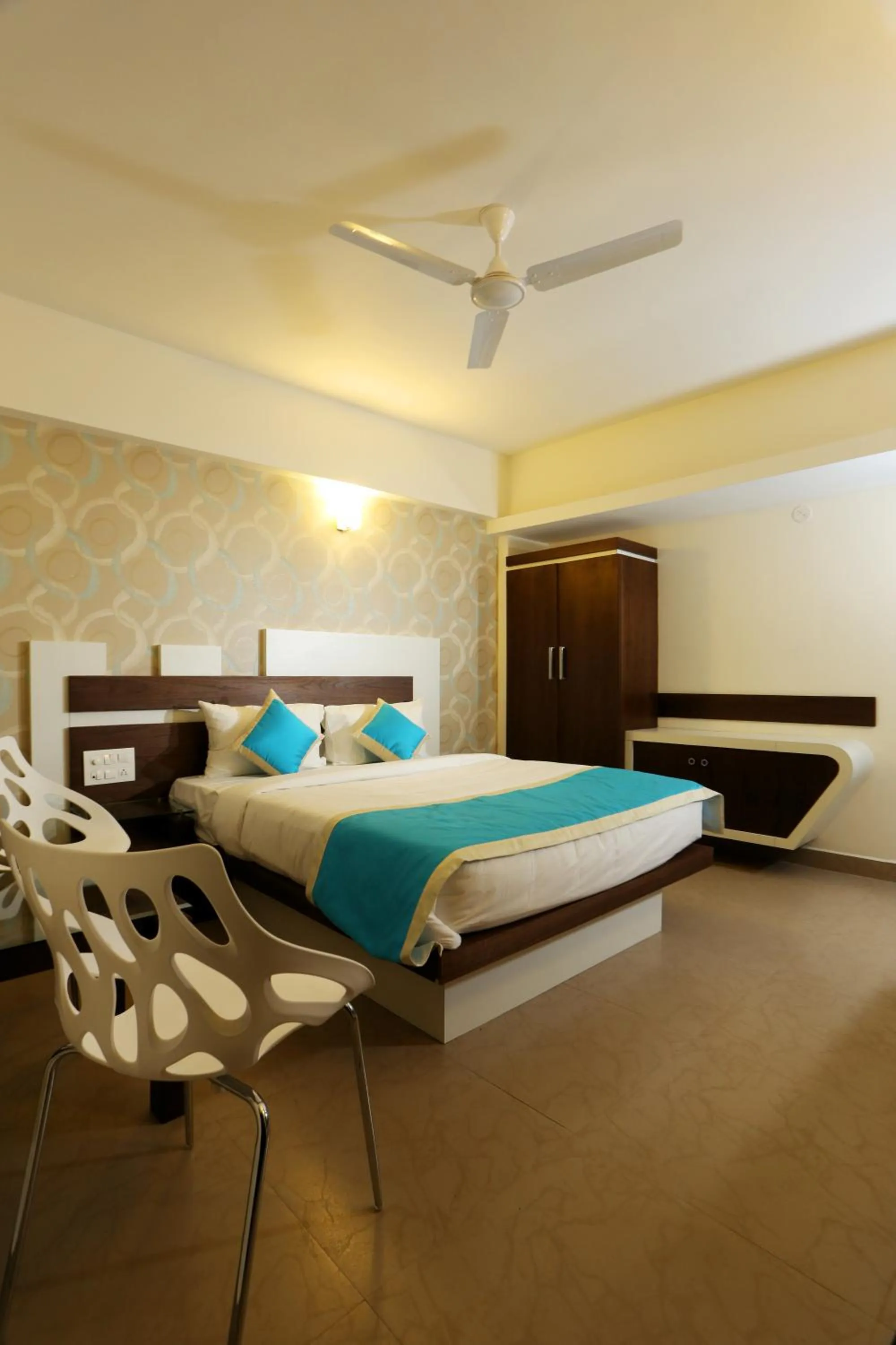 Photo of the whole room, Bed in moriz inz