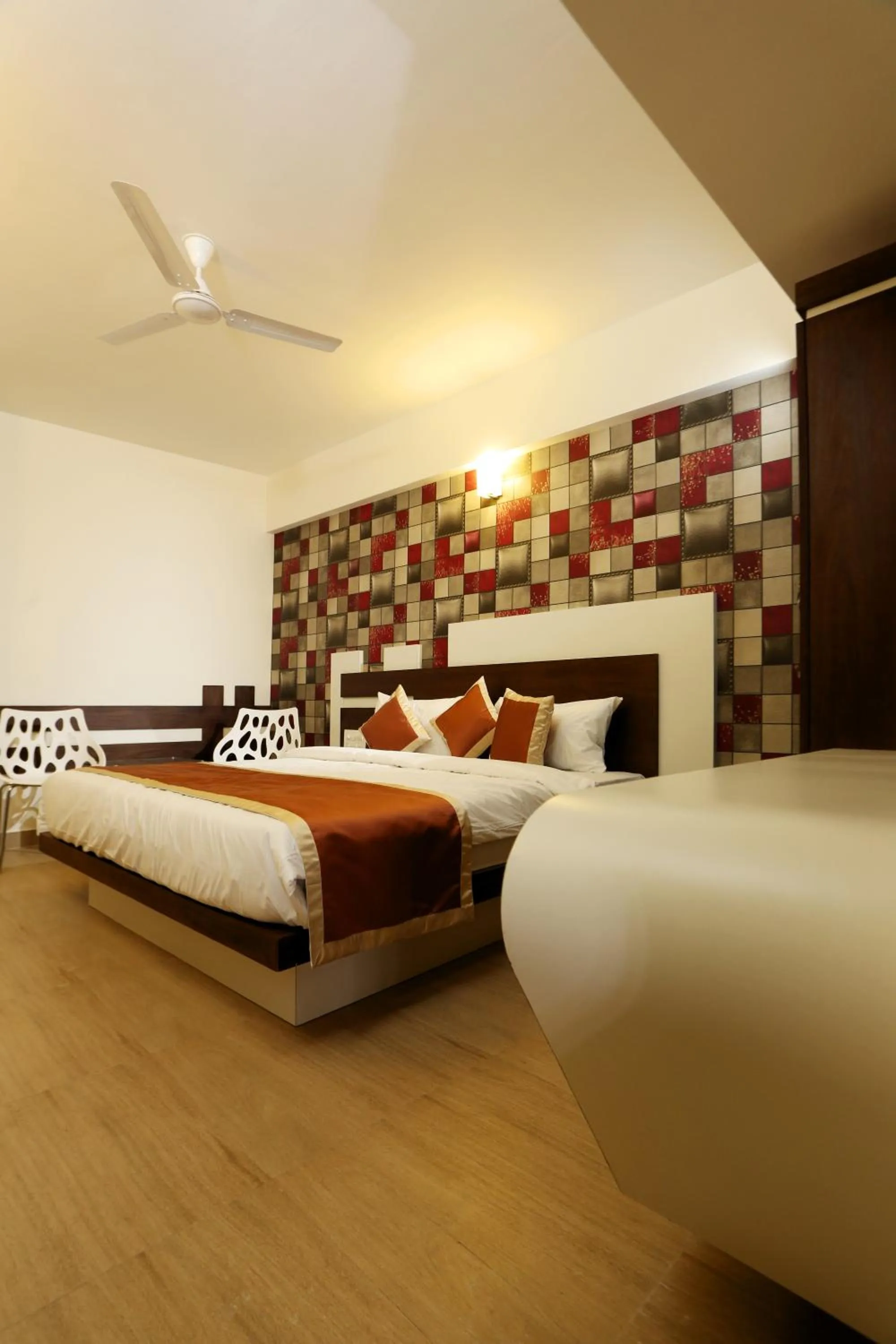 Photo of the whole room, Bed in moriz inz