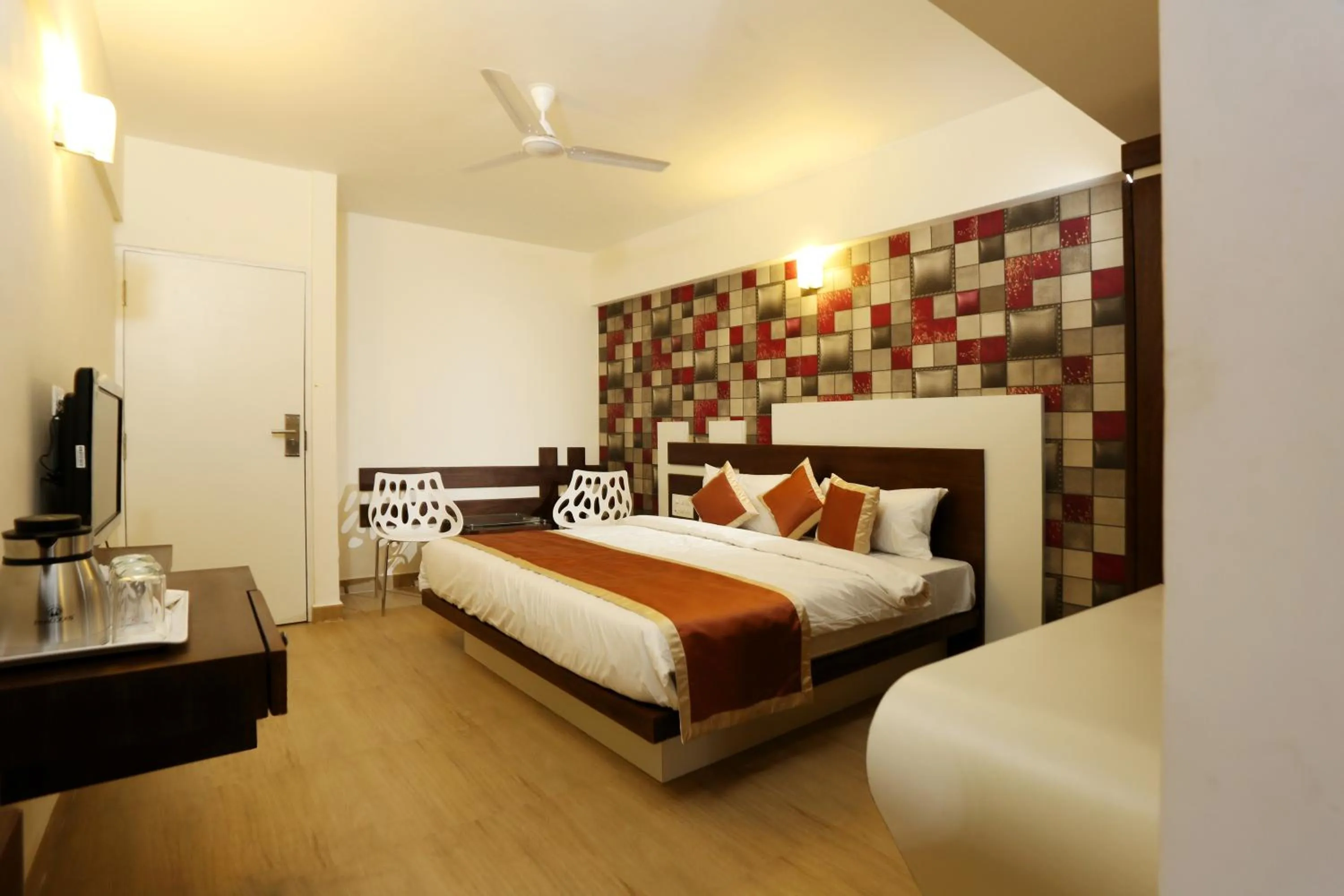 Photo of the whole room, Bed in moriz inz