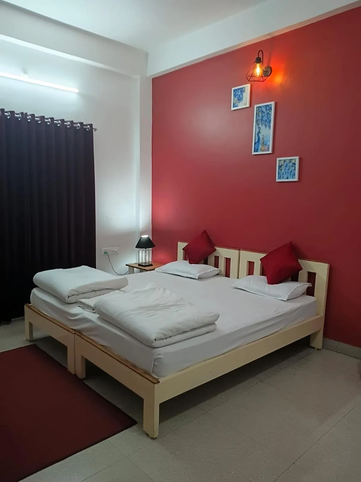 Bed in The Autumn Leaves Bhopal