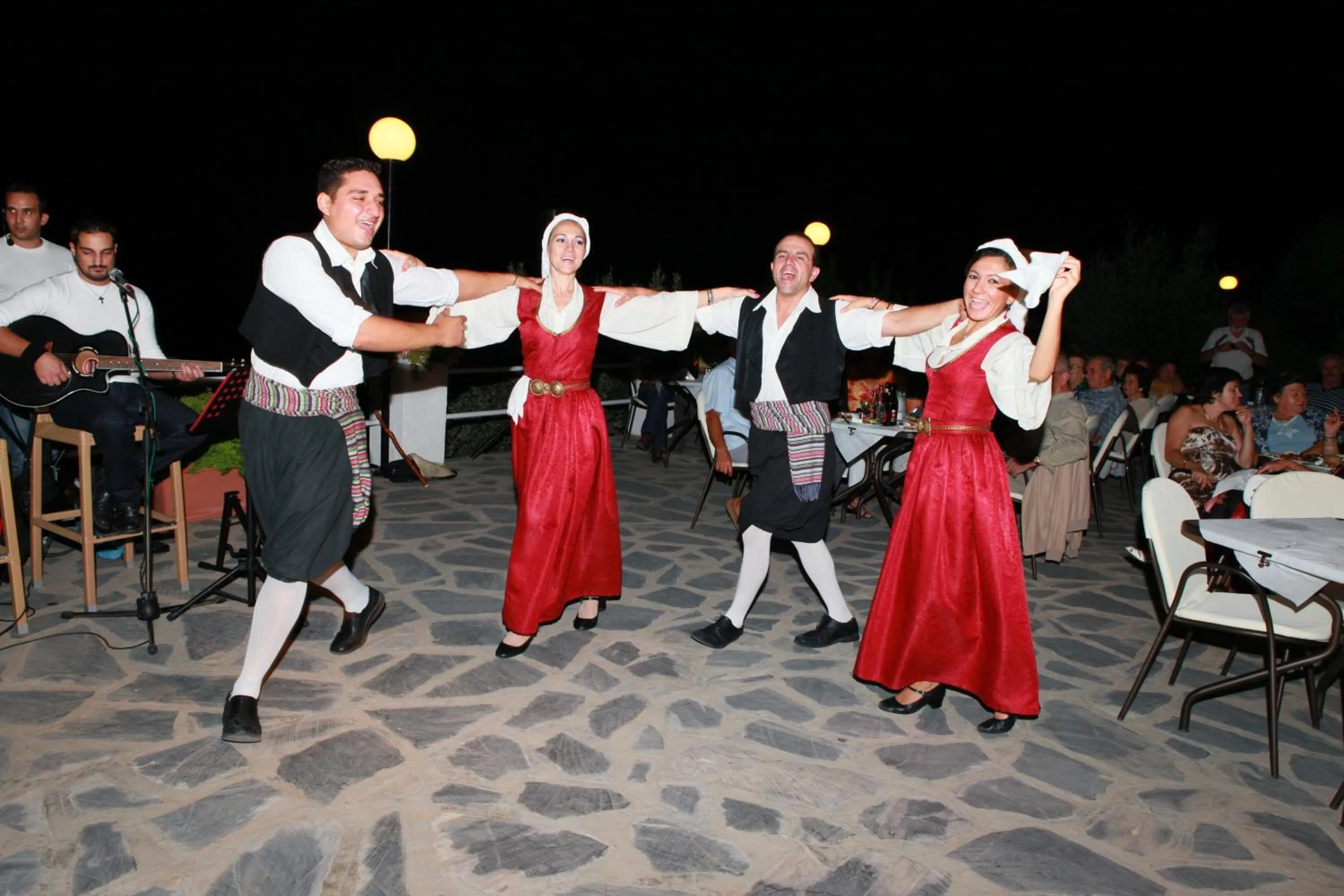 Evening entertainment in Kerveli Village Hotel