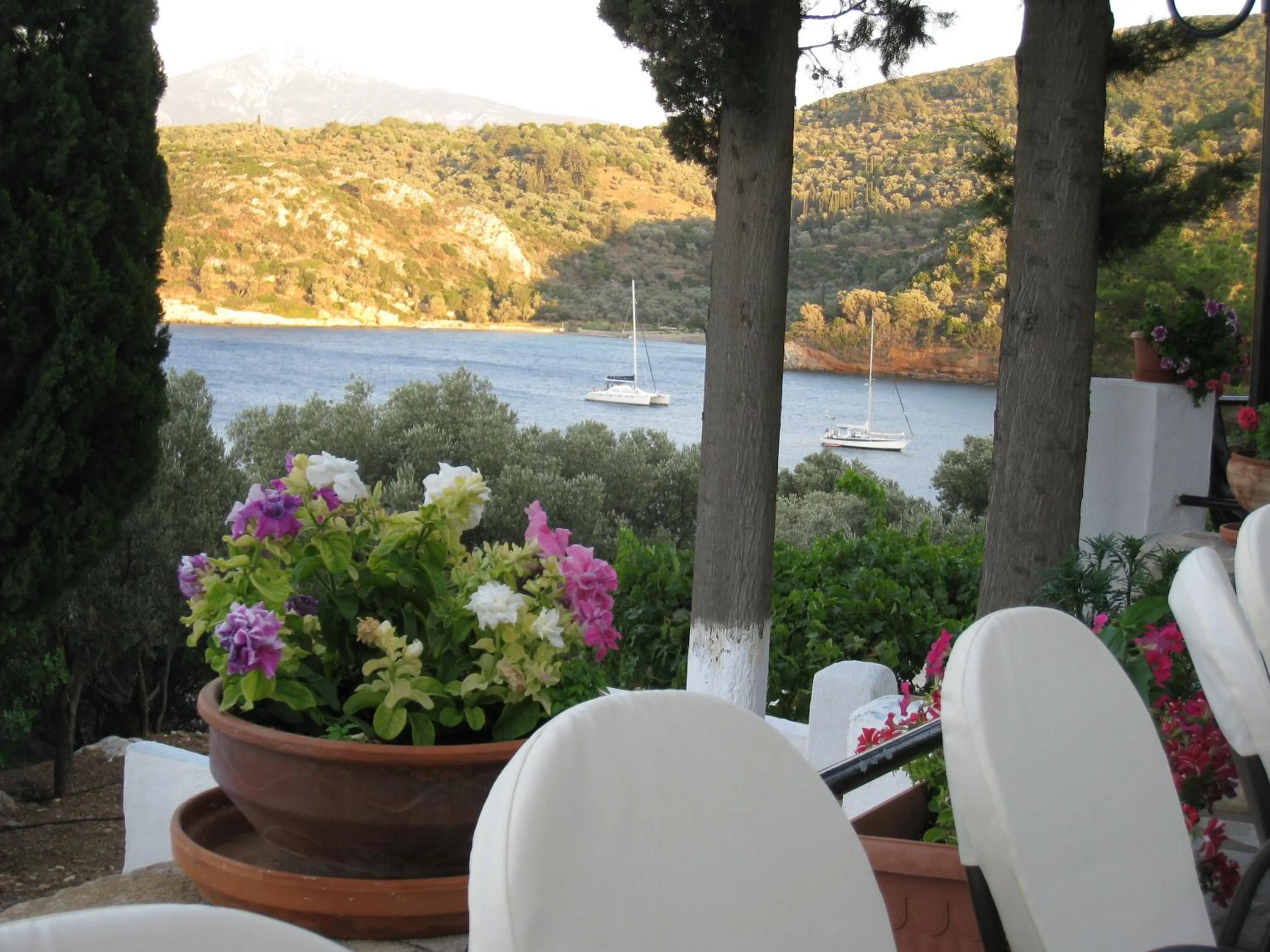 Restaurant/places to eat in Kerveli Village Hotel