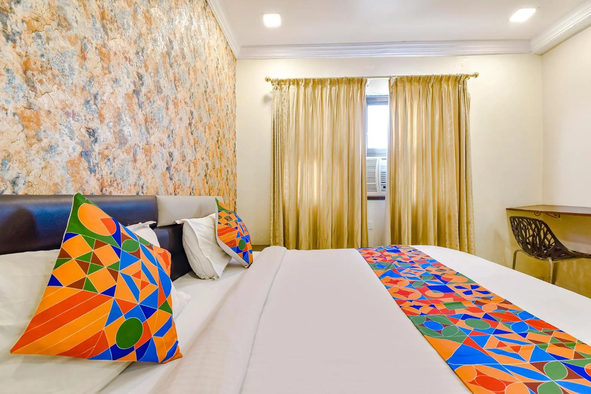 Photo of the whole room, Bed in Via Golden Wings