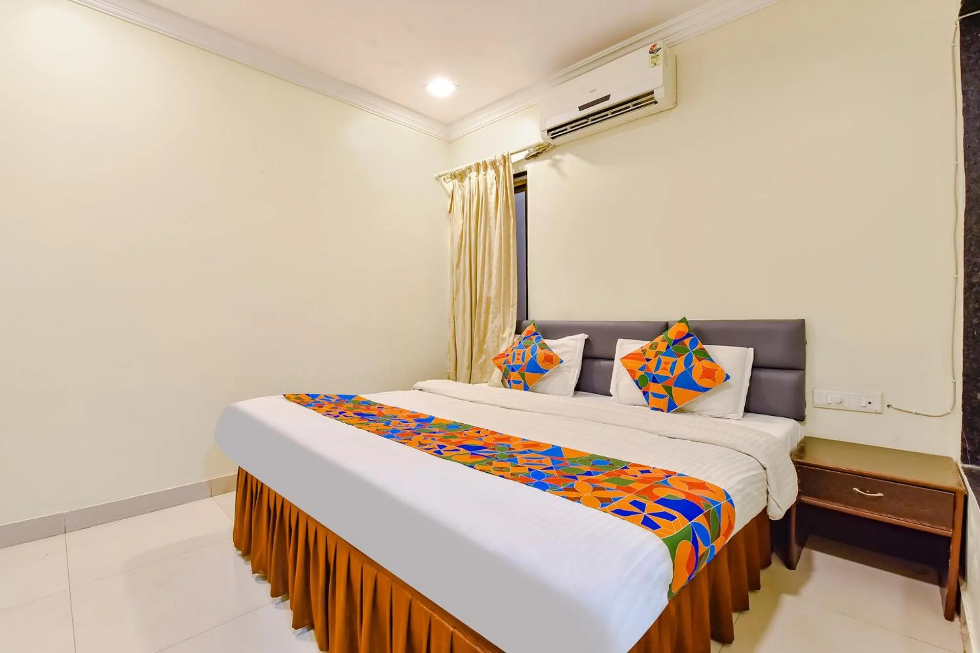 Photo of the whole room, Bed in Via Golden Wings