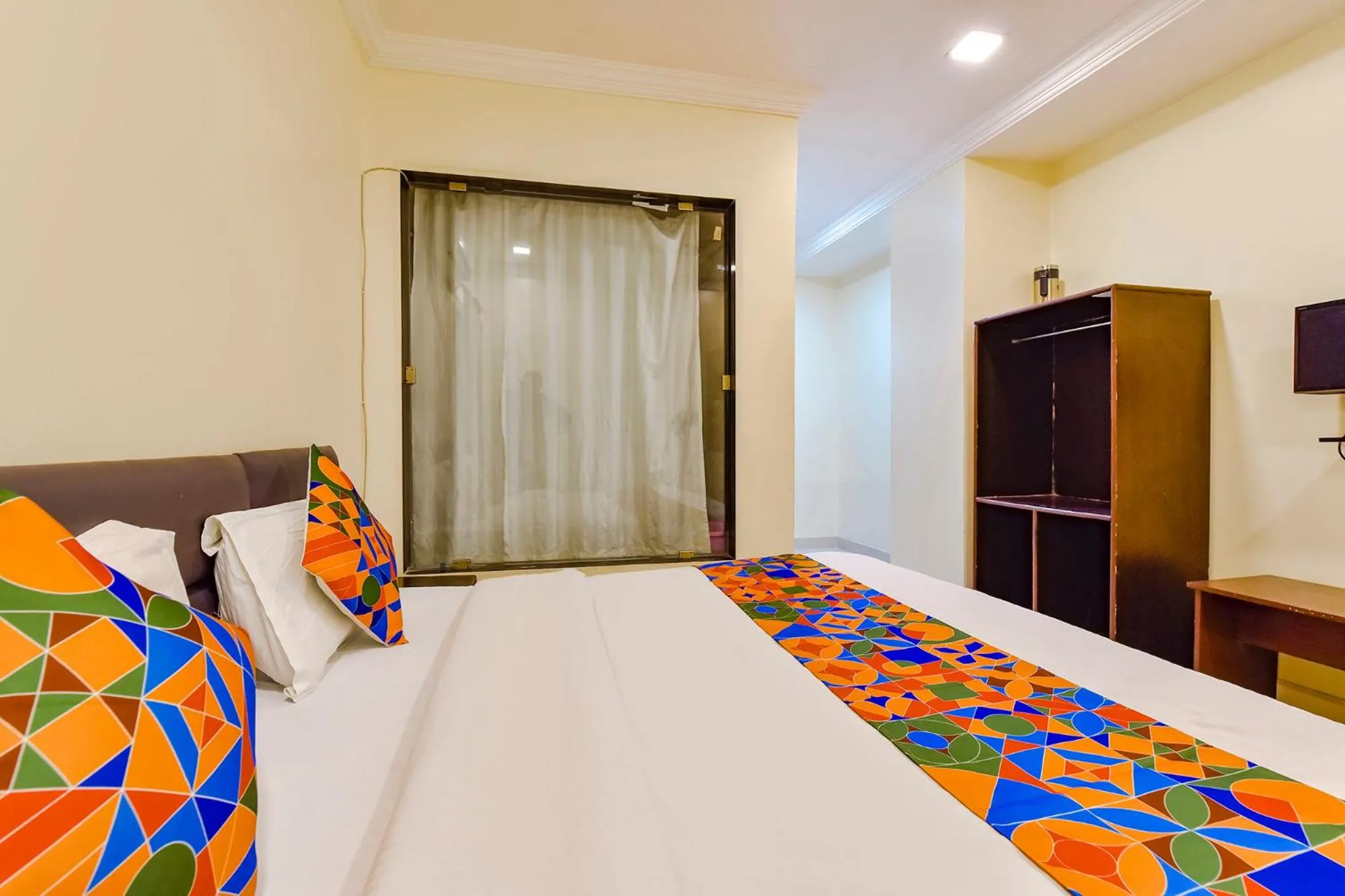 Communal lounge/ TV room, Bed in Via Golden Wings