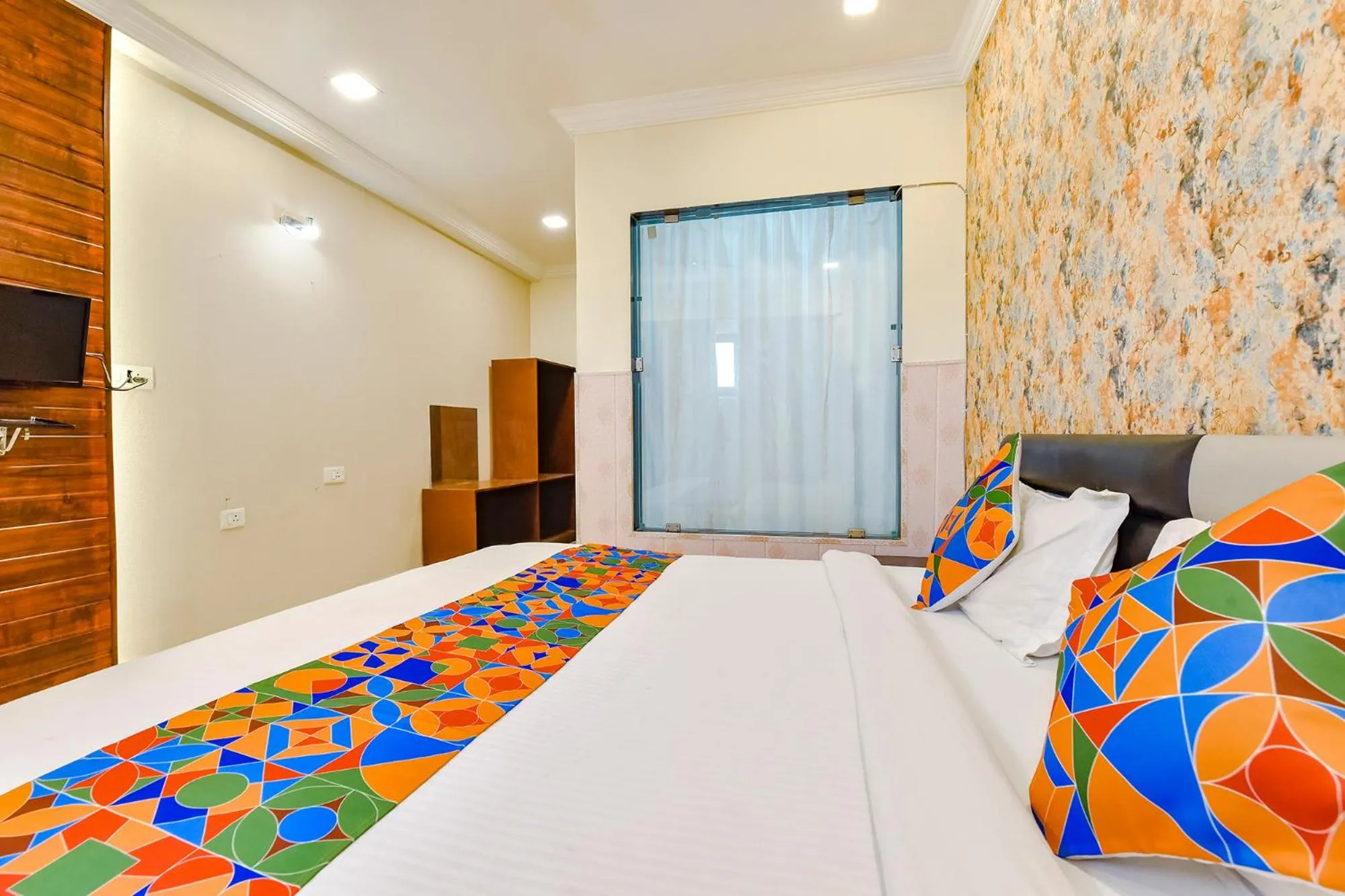 Communal lounge/ TV room, Bed in Via Golden Wings