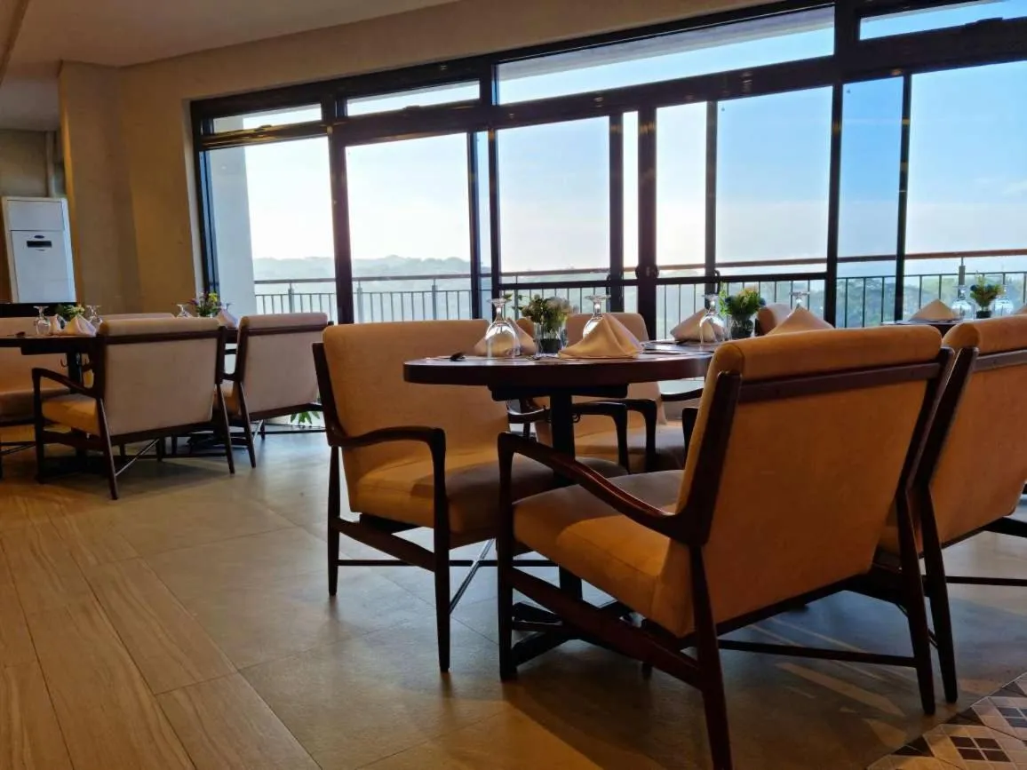 Restaurant/places to eat in Alvea Hotel and Residences