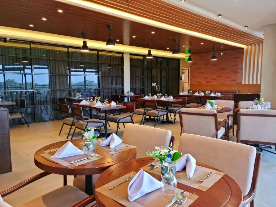 Restaurant/places to eat in Alvea Hotel and Residences