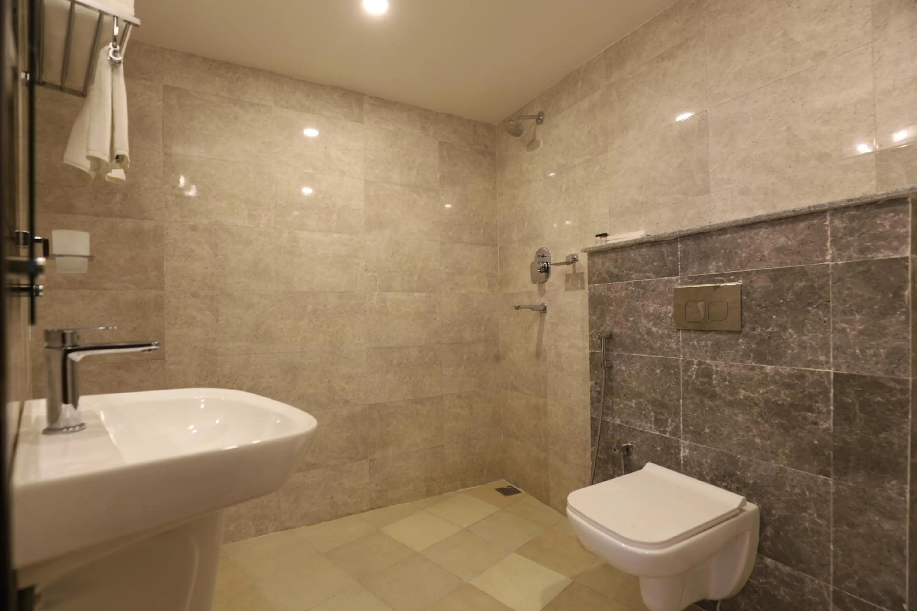 Bathroom in Apex Business Hotel - Tribhuvan International Airport, Kathmandu