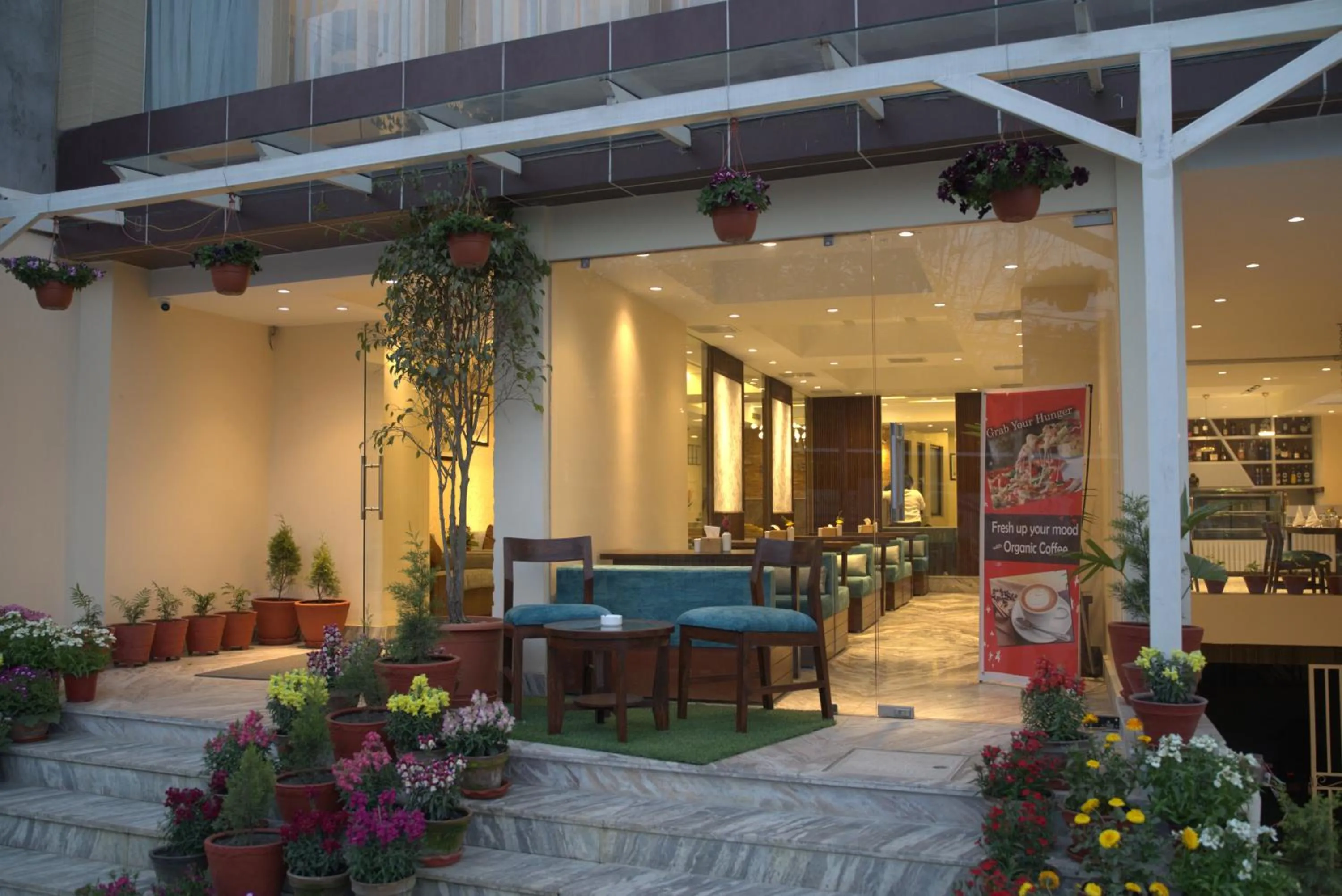 Restaurant/places to eat in Apex Business Hotel - Tribhuvan International Airport, Kathmandu