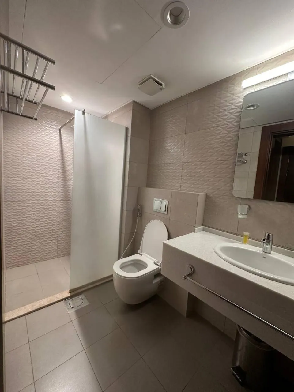 Shower in Dara apartment hotel