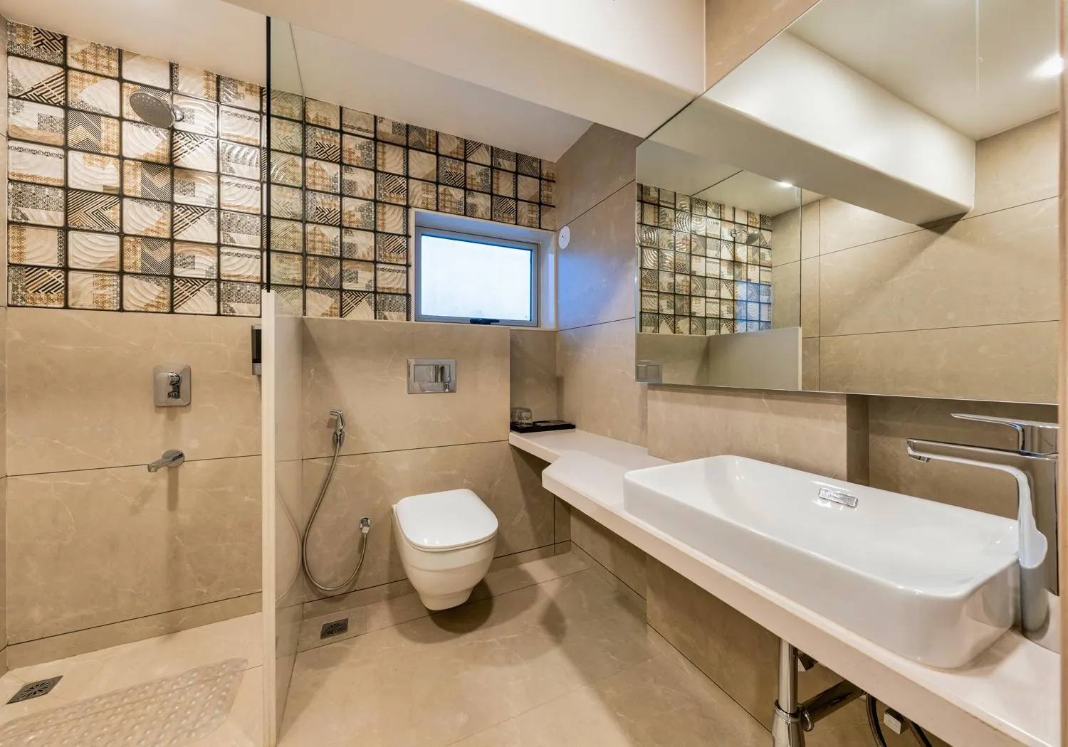 Shower in Hotel Landmark By Pai