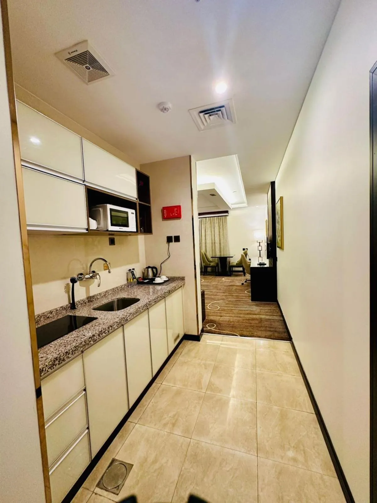 Kitchen or kitchenette in Al Ertiqaa Hotel