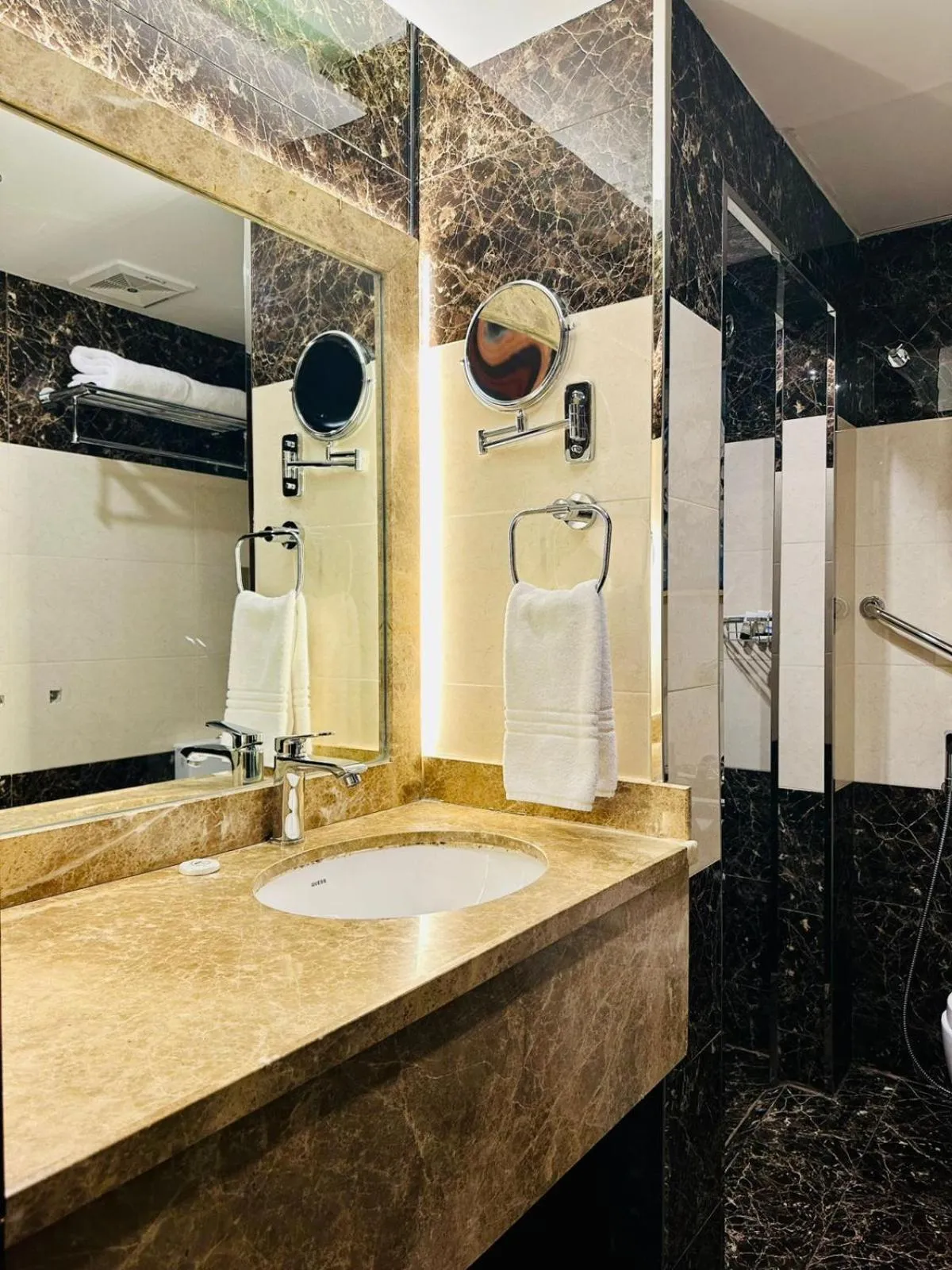 Bathroom in Al Ertiqaa Hotel