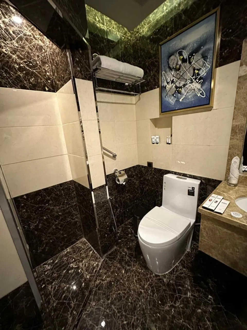 Shower in Al Ertiqaa Hotel