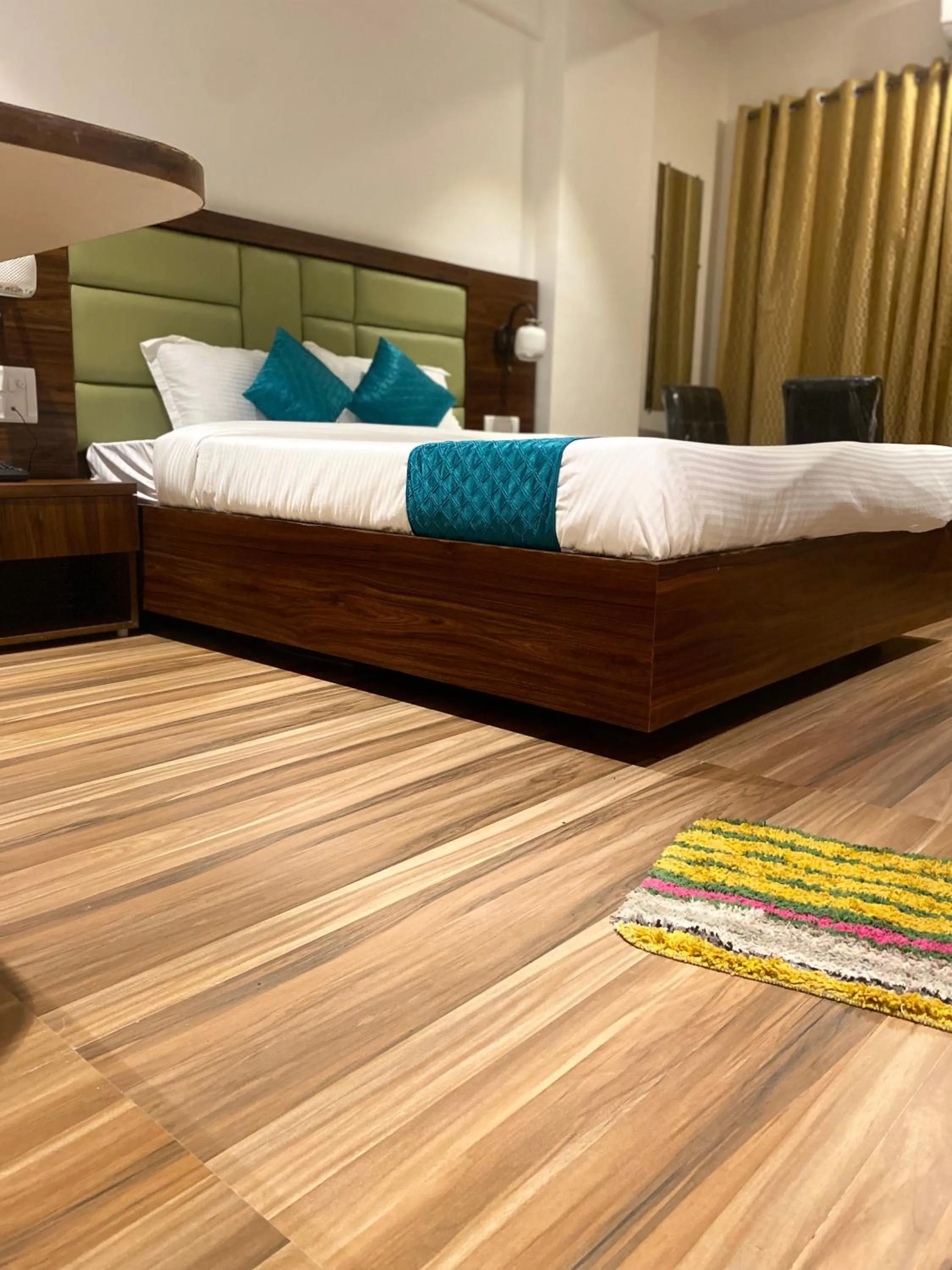 Bedroom, Bed in Hotel Candor Amigo Airoli Mind Space