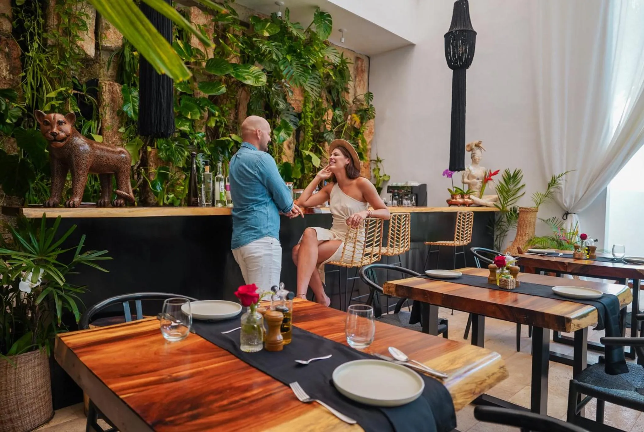 Restaurant/places to eat in Olbil Hotel Boutique