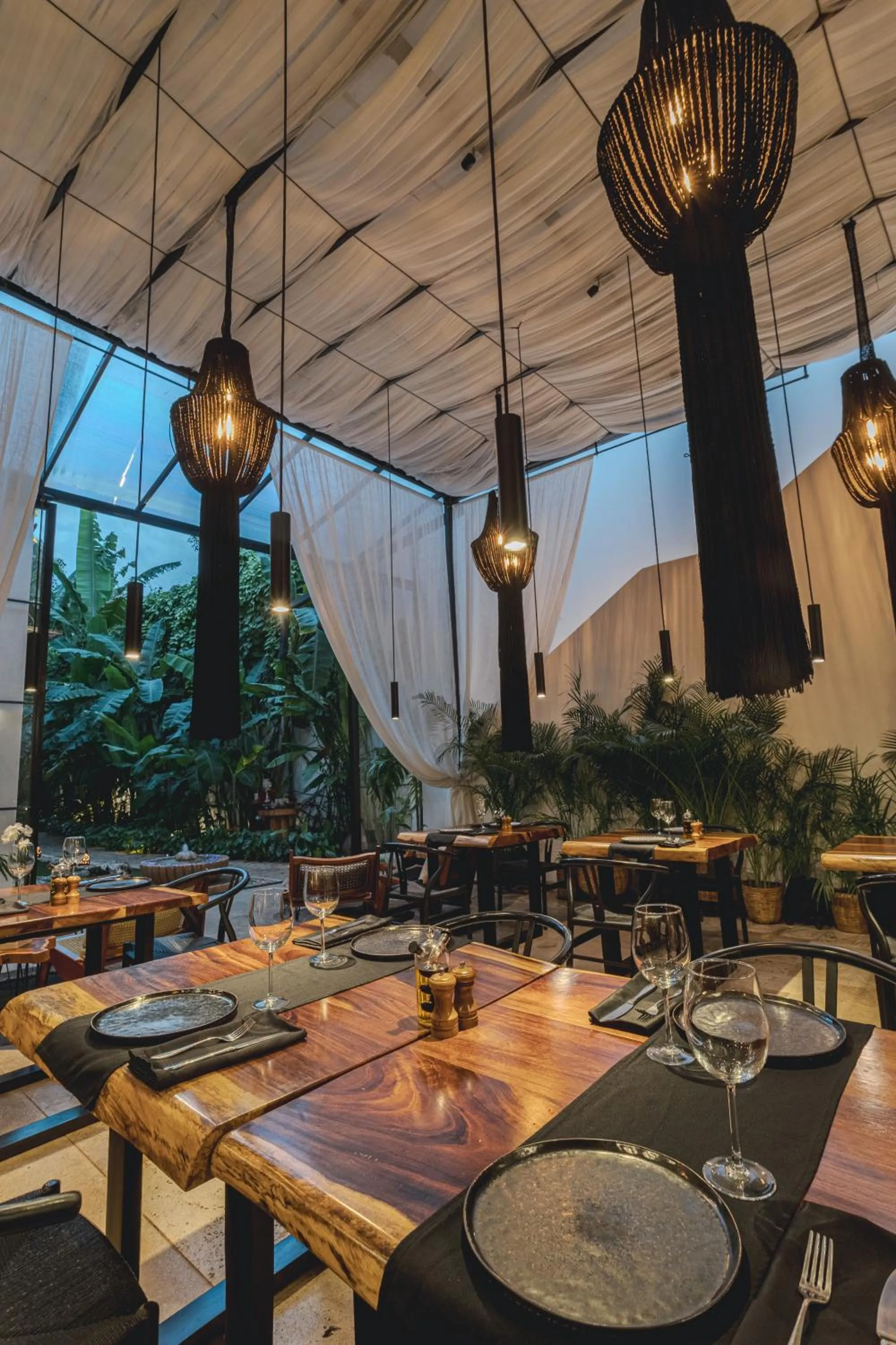 Restaurant/places to eat in Olbil Hotel Boutique