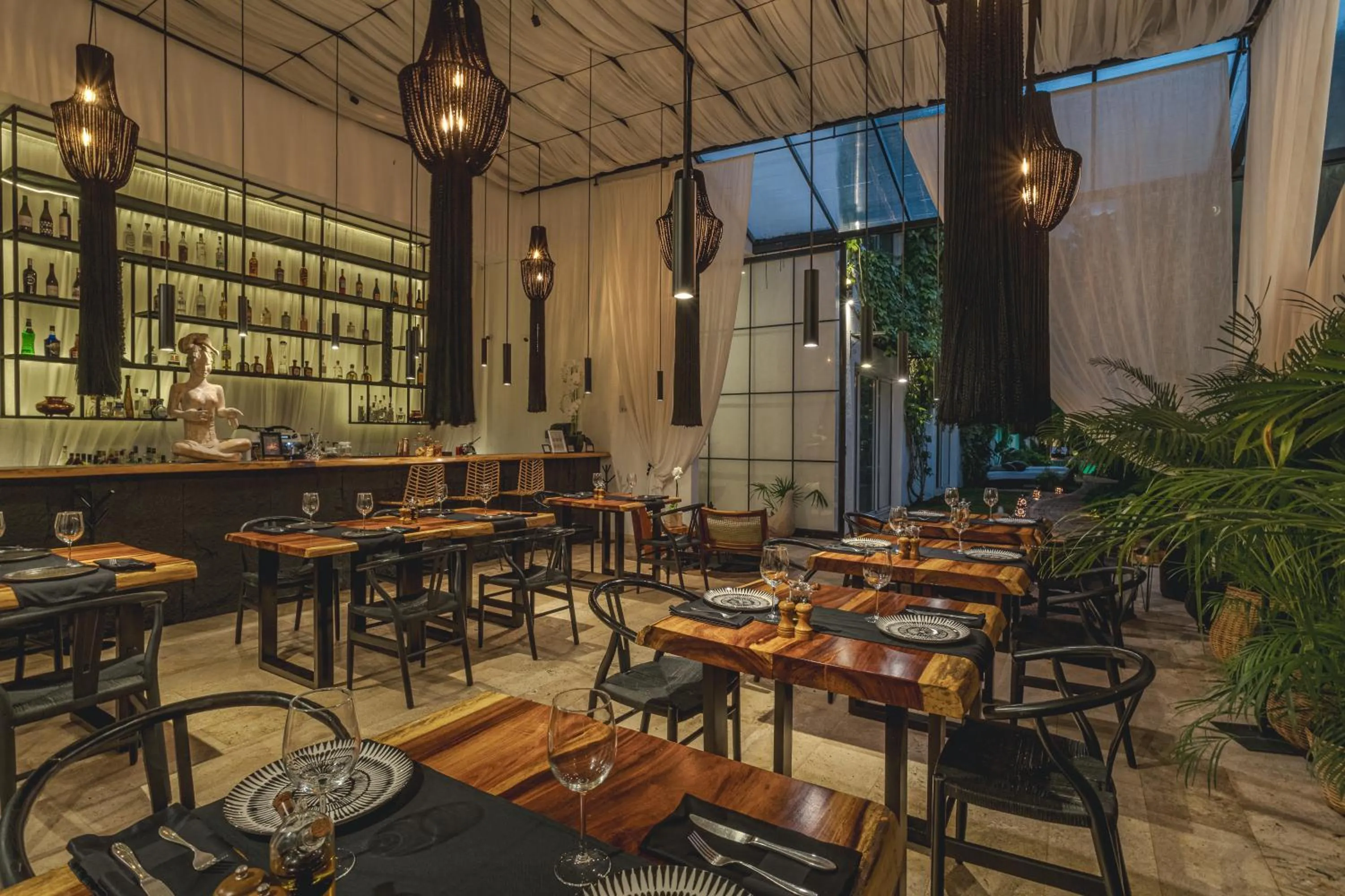 Restaurant/places to eat in Olbil Hotel Boutique