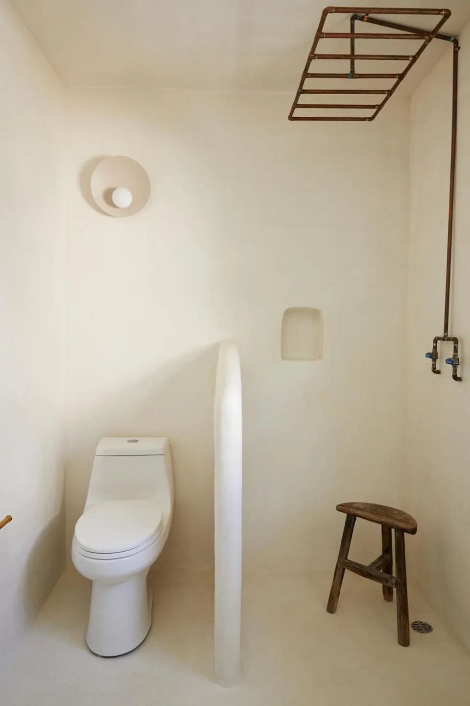 Toilet in DUNA by DW