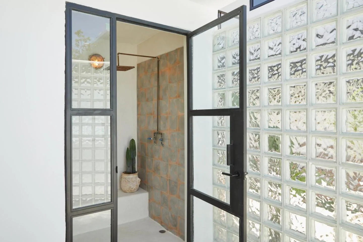 Shower in DUNA by DW