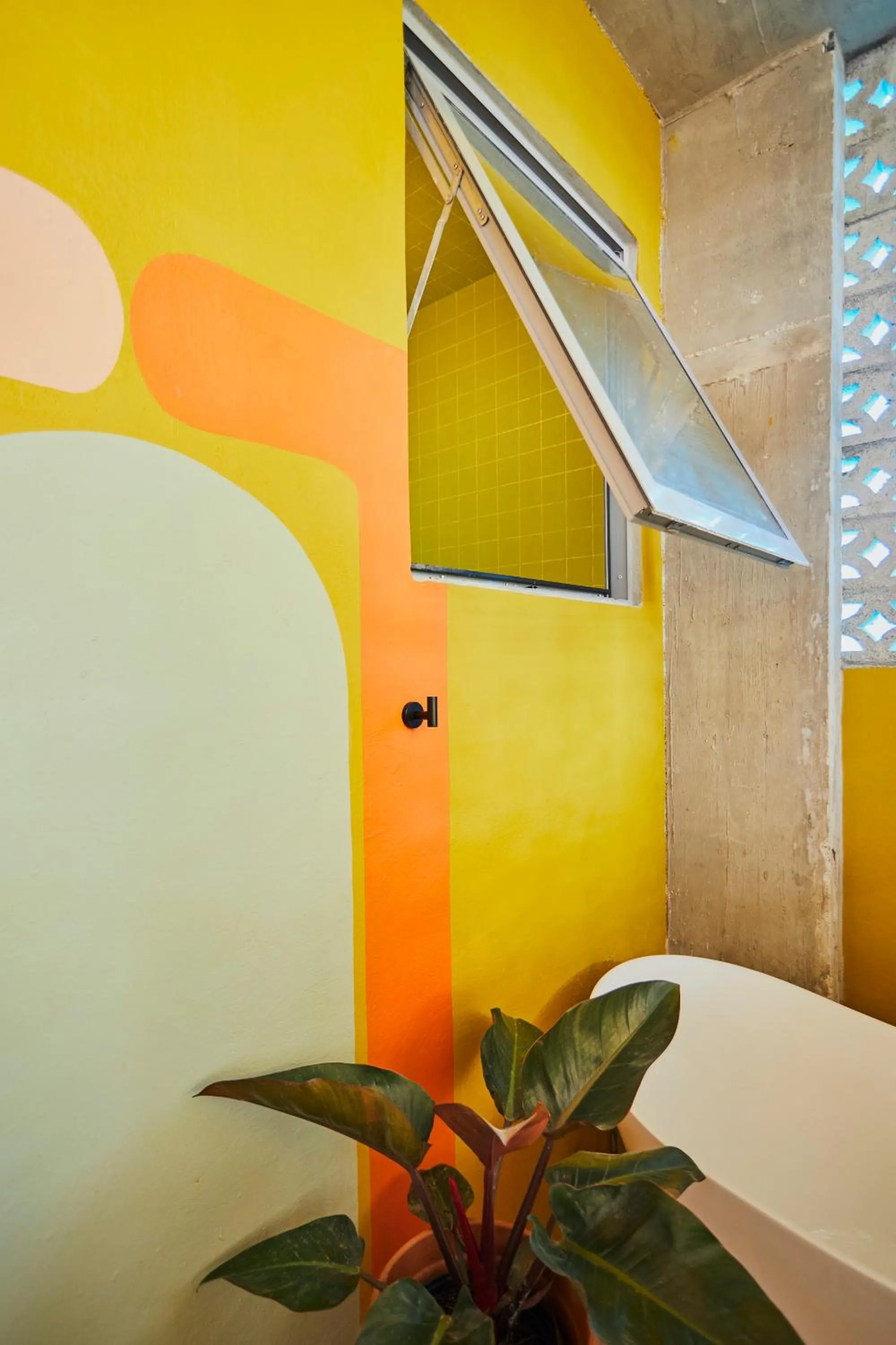 Bathroom, Bed in MOOD HAUS by DW - 70's Retro Stays