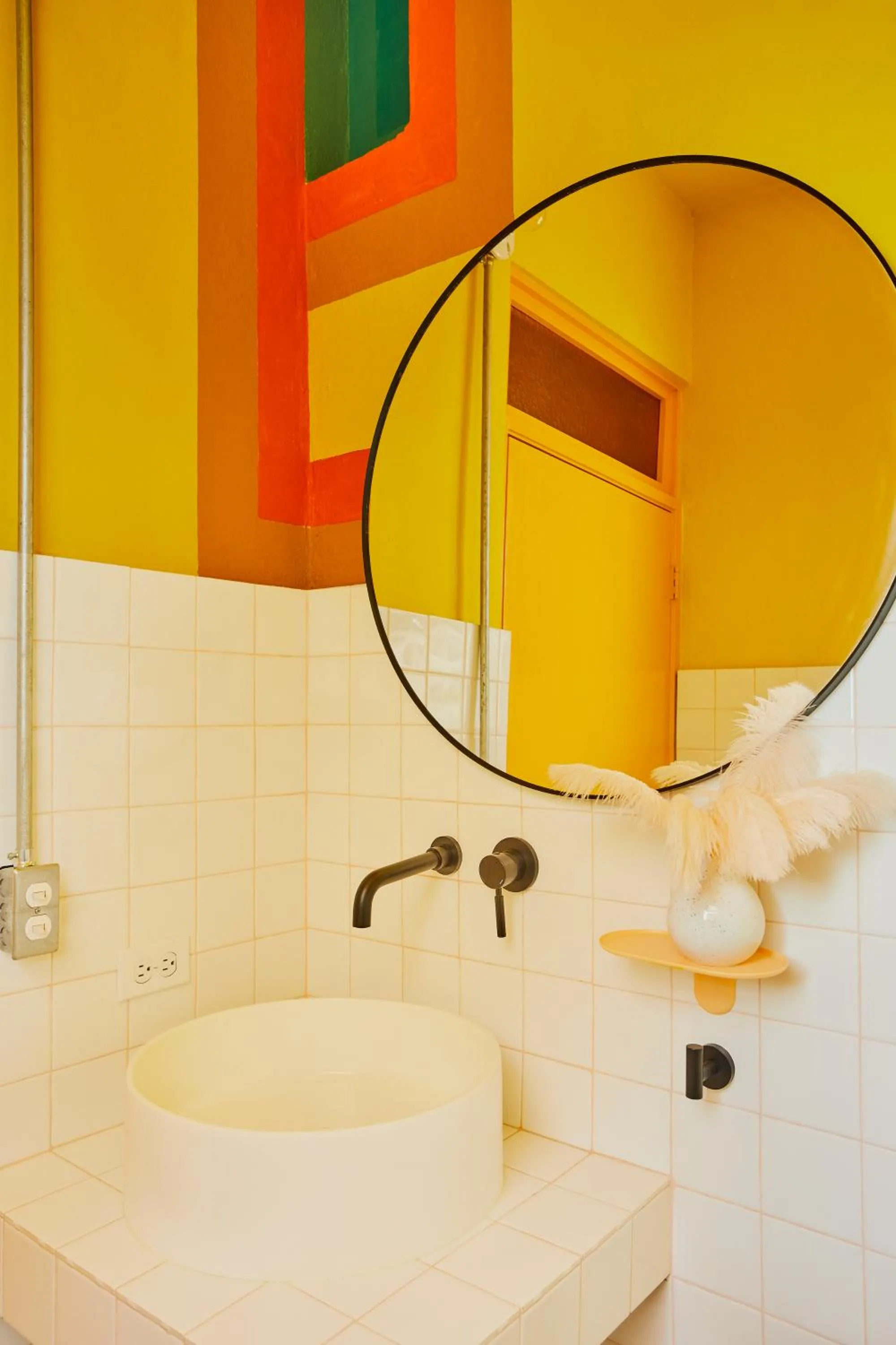 Shower in MOOD HAUS by DW - 70's Retro Stays