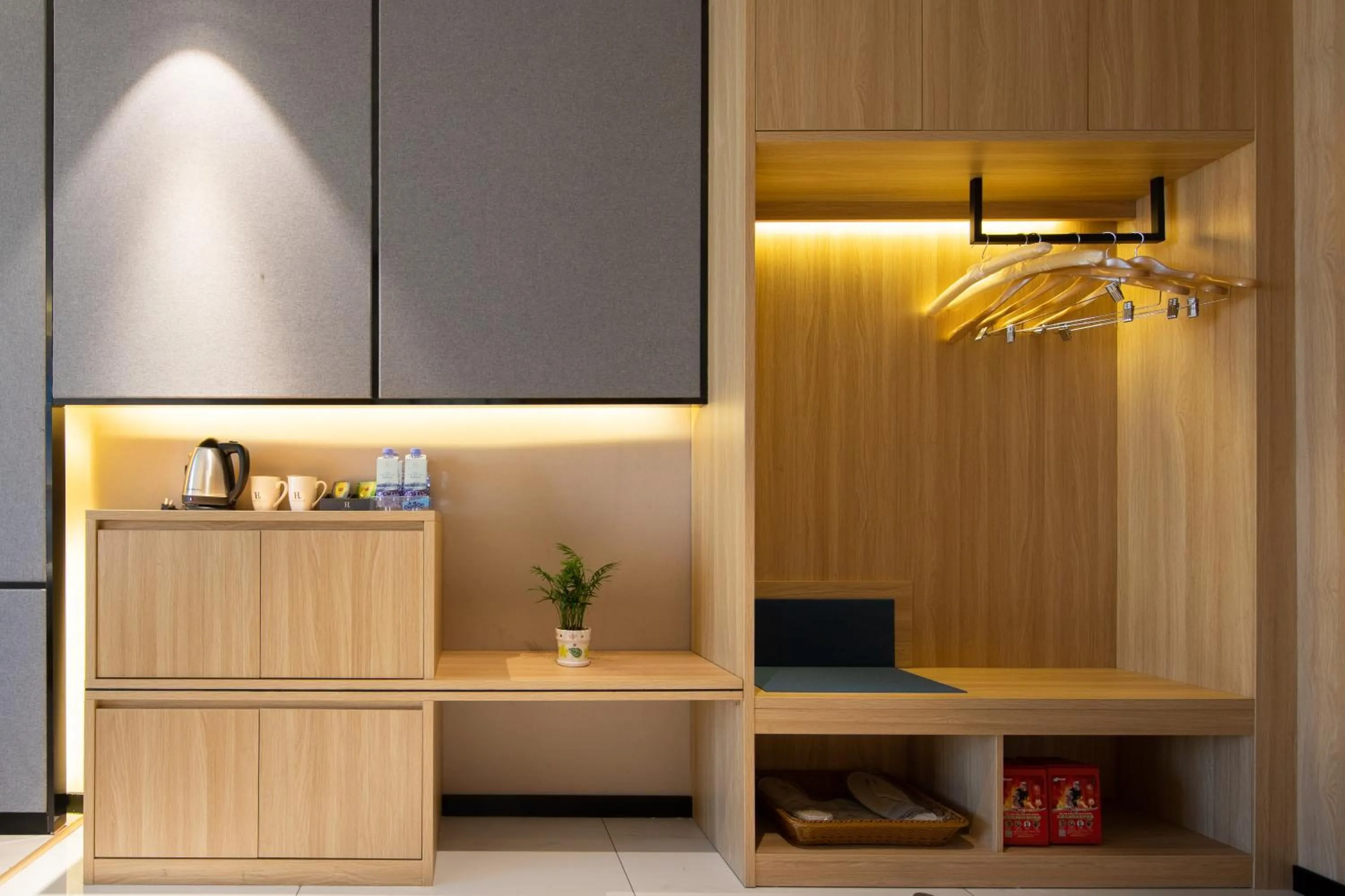 hair dresser in Ausotel by Argyle Baiyun International Airport Renhe Metro Exit B