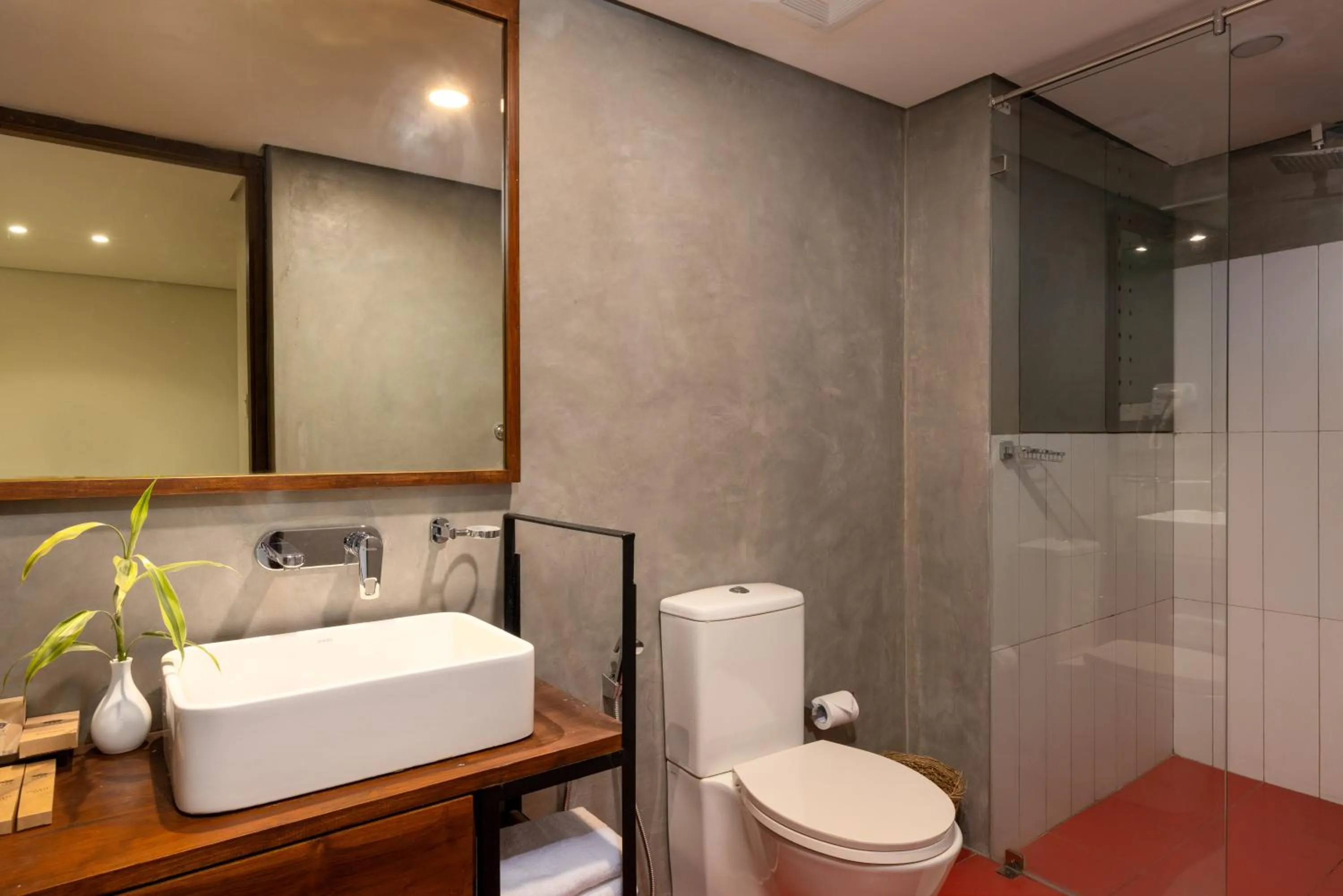 Bathroom in Lake Avenue Hotel Kandy