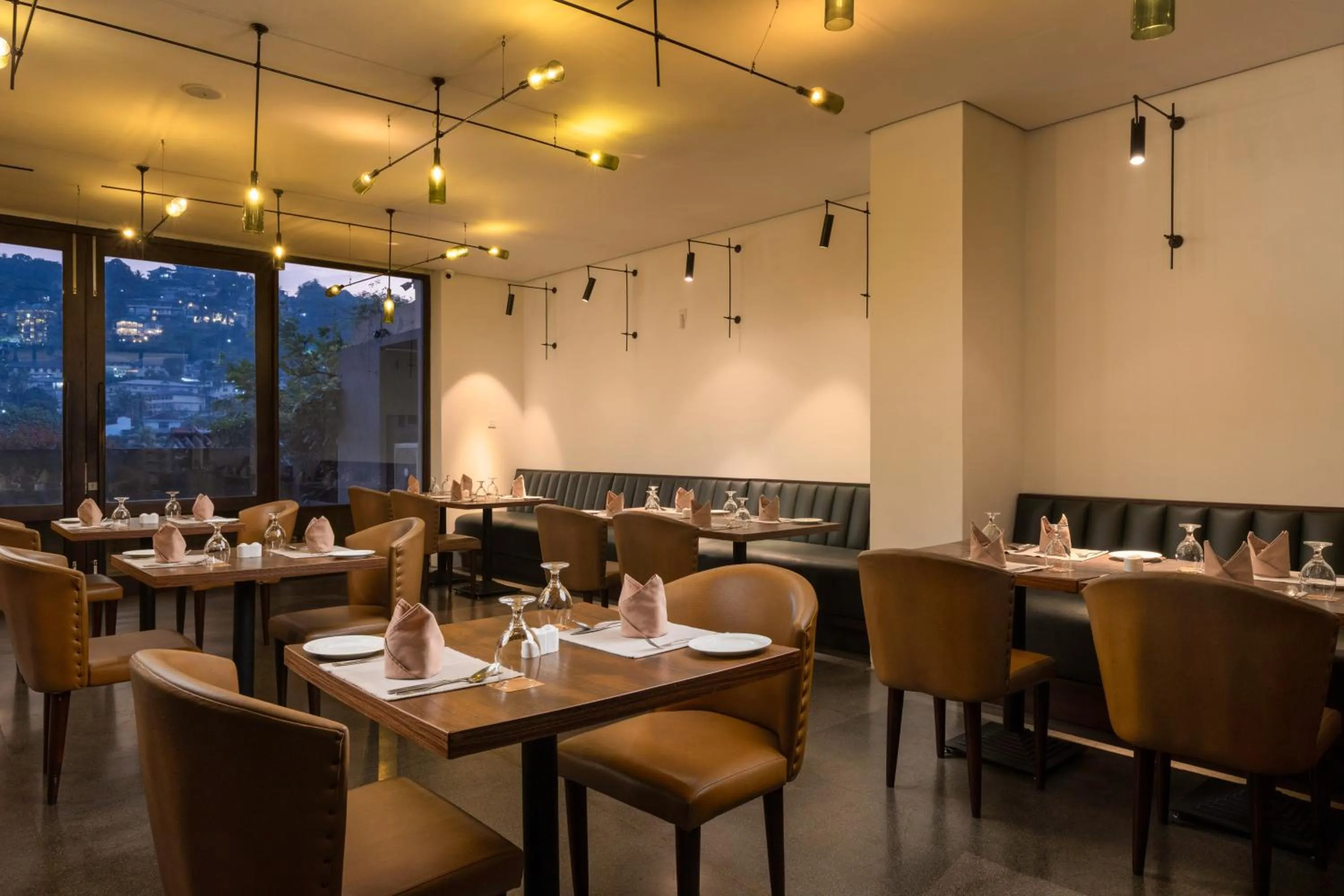 Restaurant/places to eat in Lake Avenue Hotel Kandy