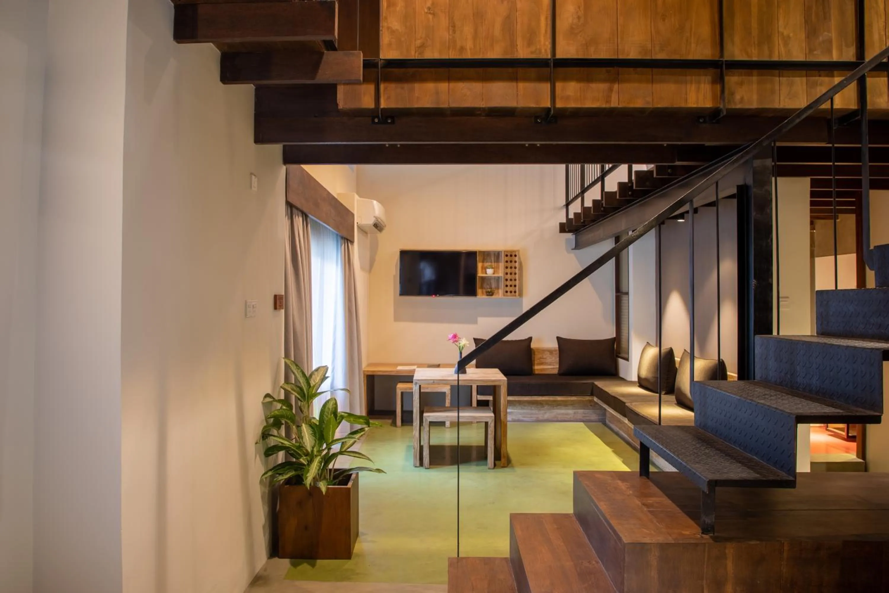 TV and multimedia in Lake Avenue Hotel Kandy