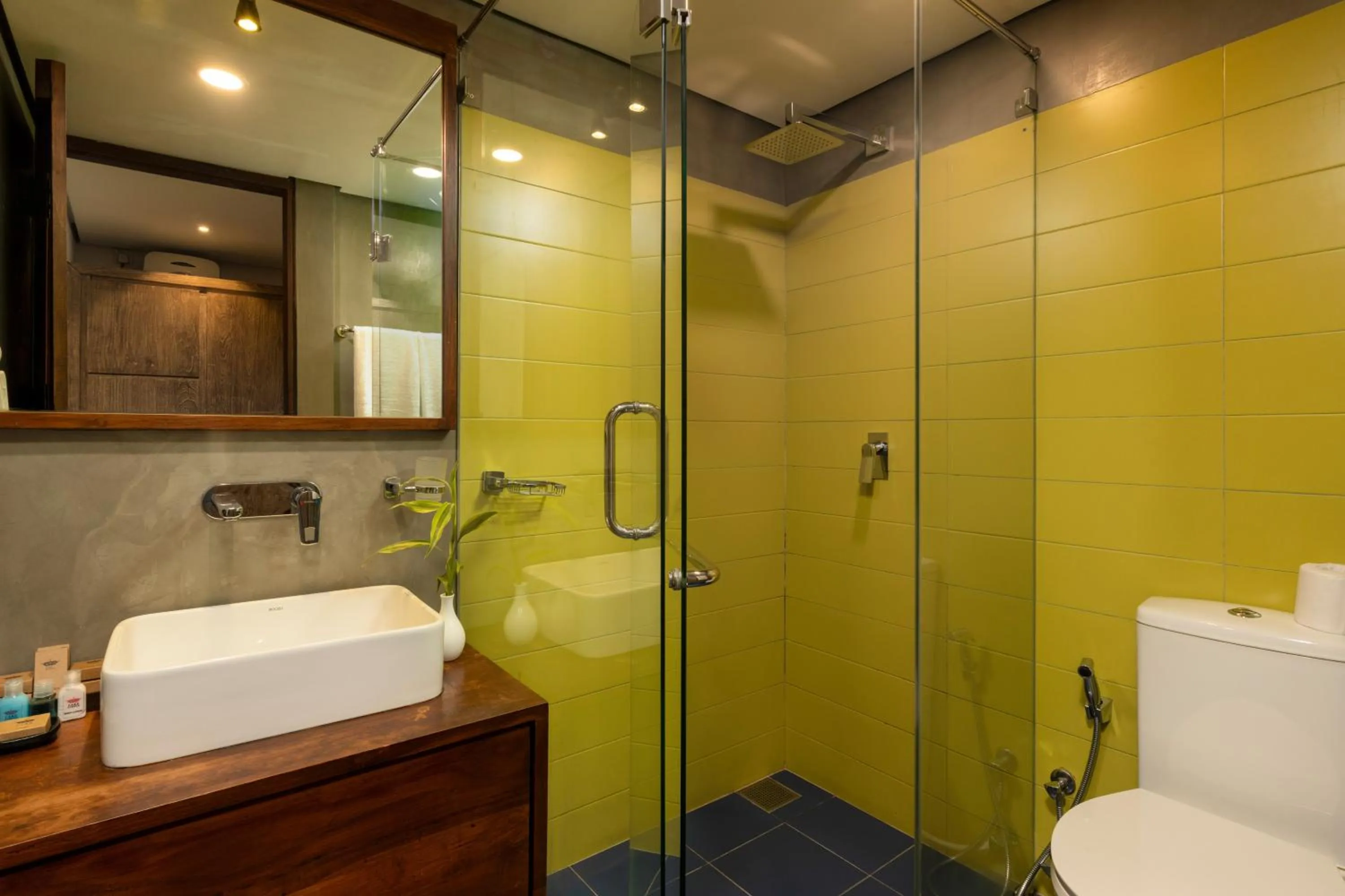 Bathroom in Lake Avenue Hotel Kandy