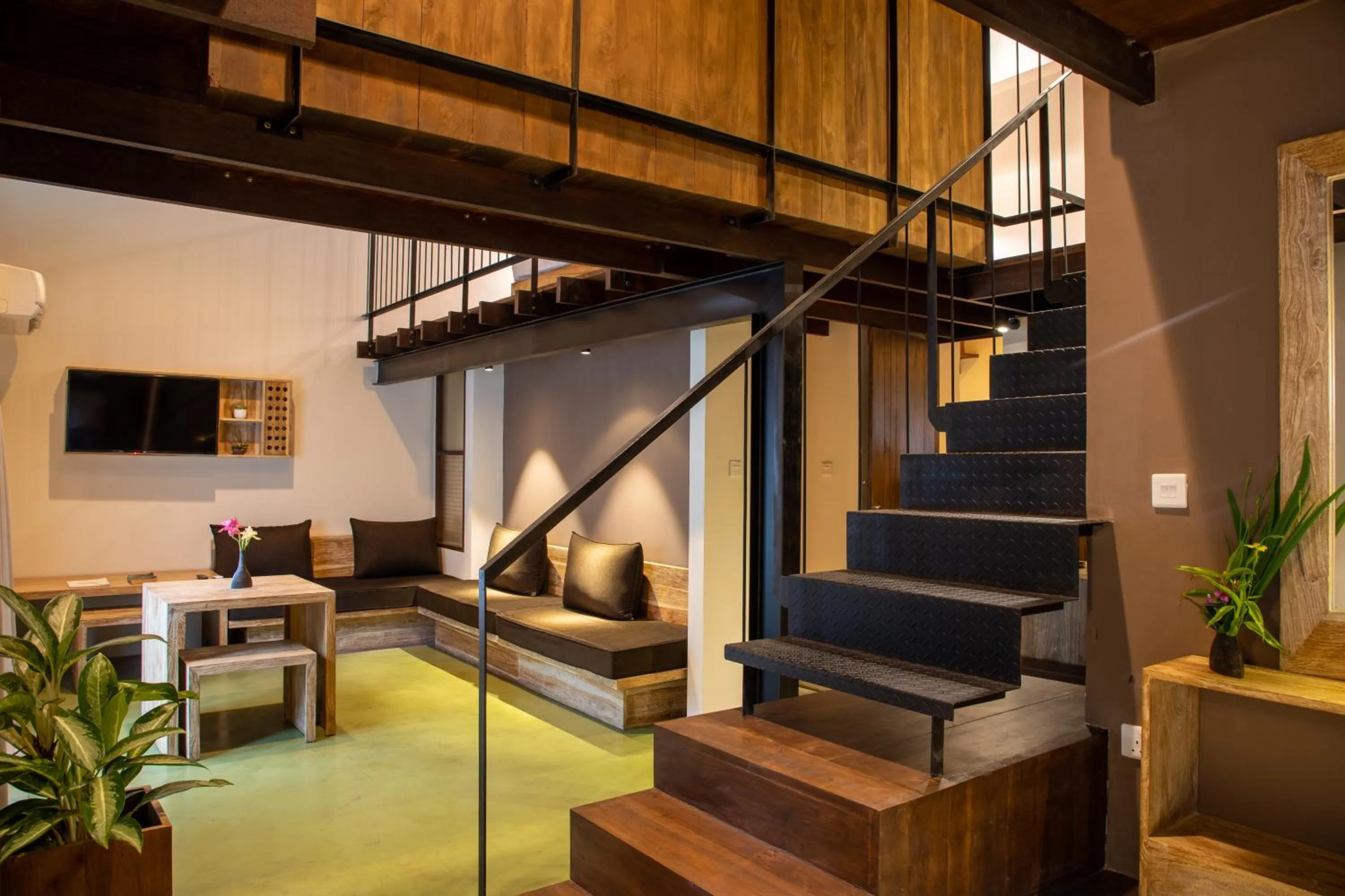 TV and multimedia in Lake Avenue Hotel Kandy