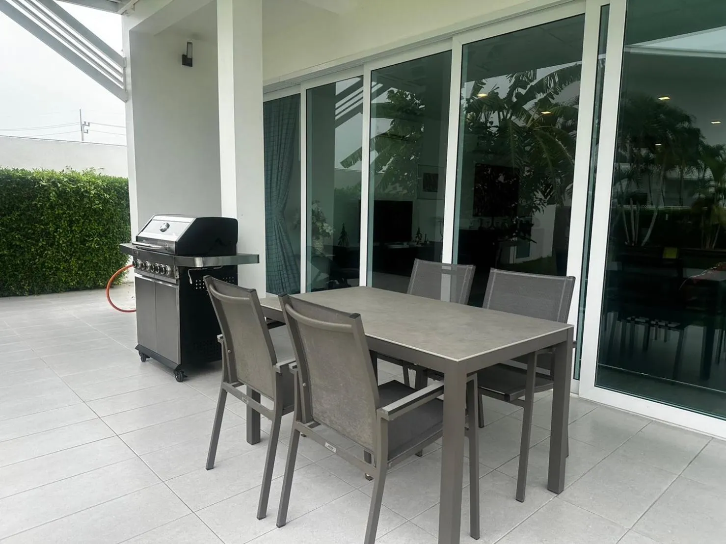 Modern 3 bedroom Pool Villa PG19